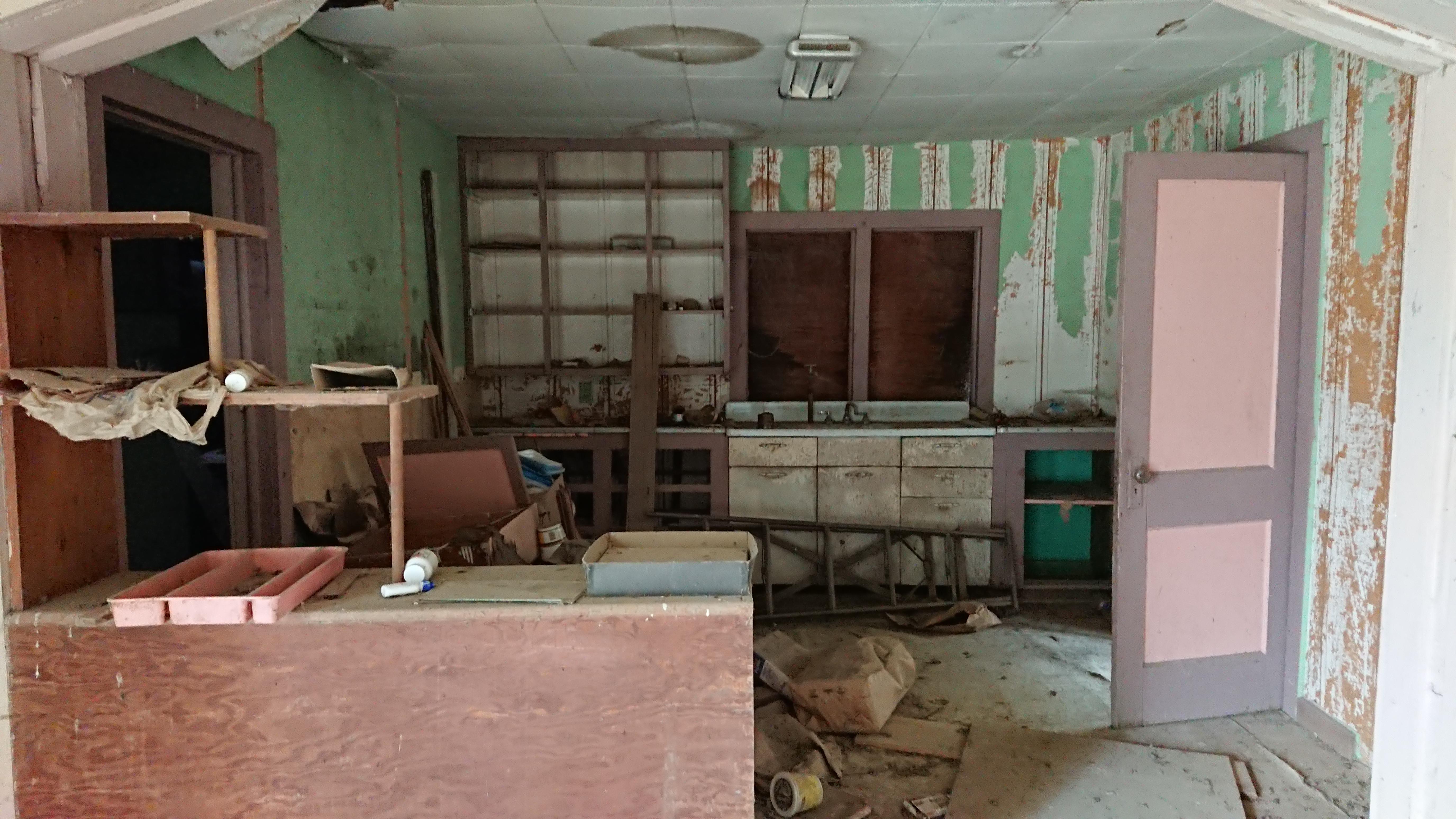 Abandoned Lake House, Medimont, Idaho (OC) [5504x3096] r/AbandonedPorn