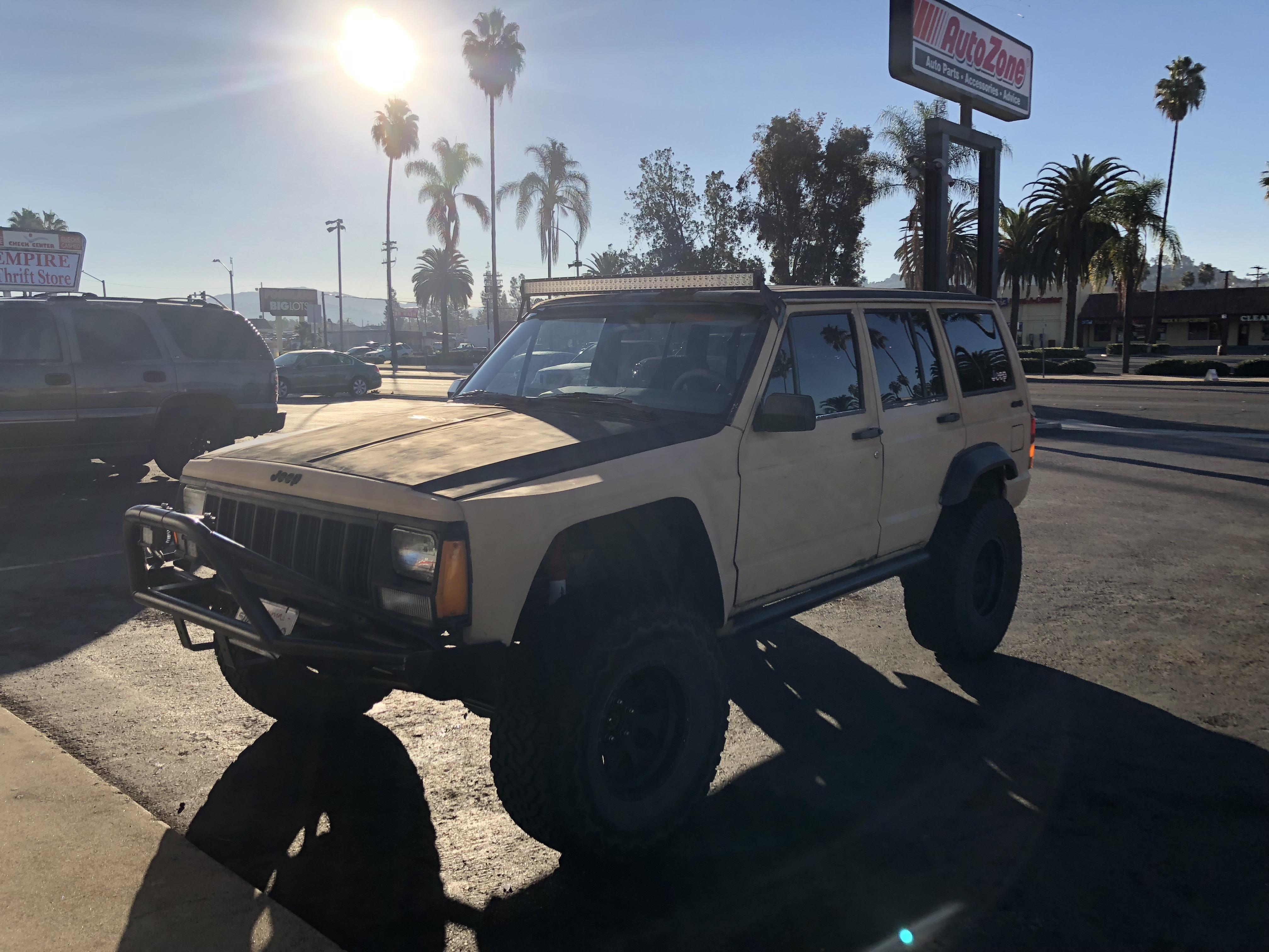 I joined the club! 92 Jeep Cherokee XJ Sport 4x4. : r/CherokeeXJ