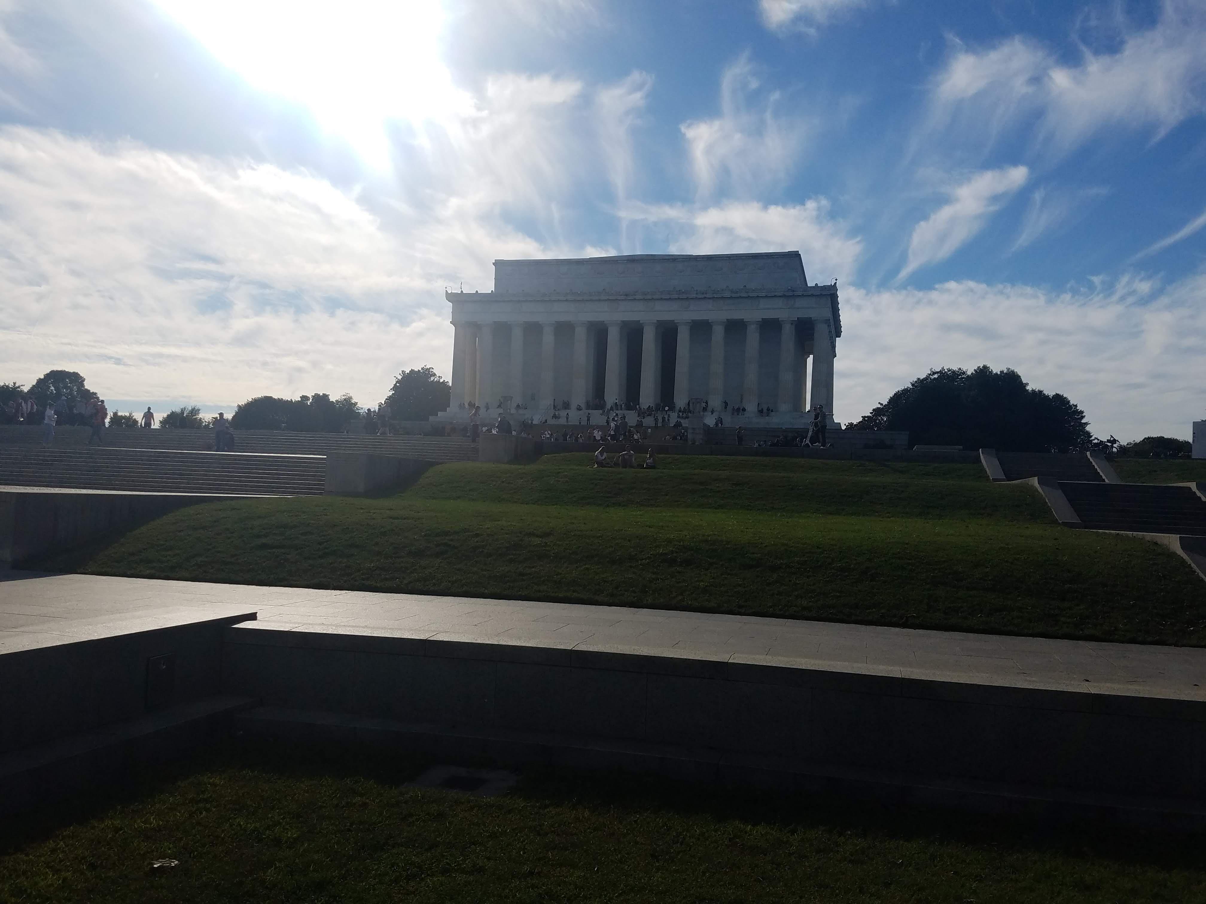 Nice framing around the Lincoln Memorial r/CLOUDS