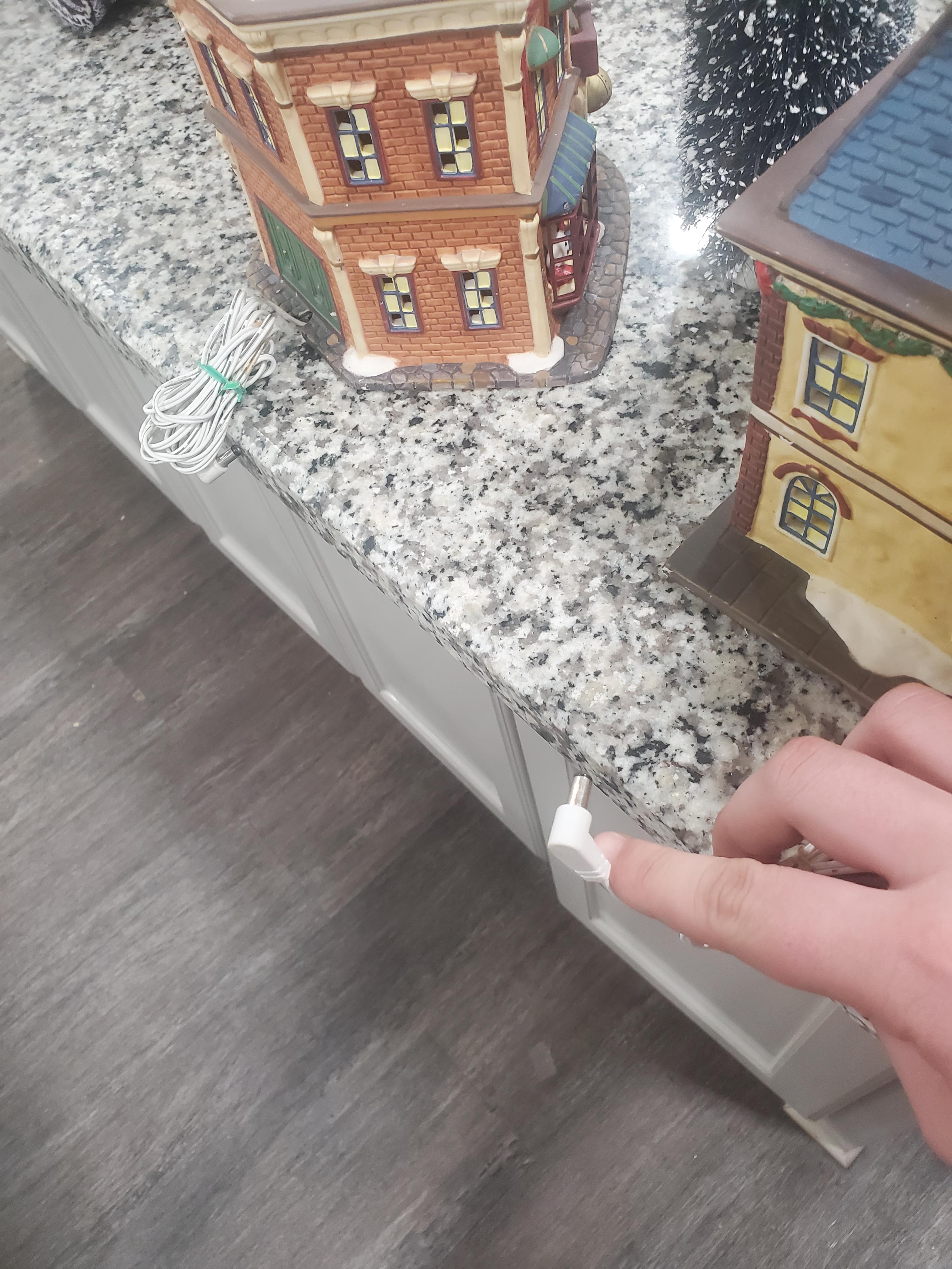 what plugs up to this : r/HelpMeFind