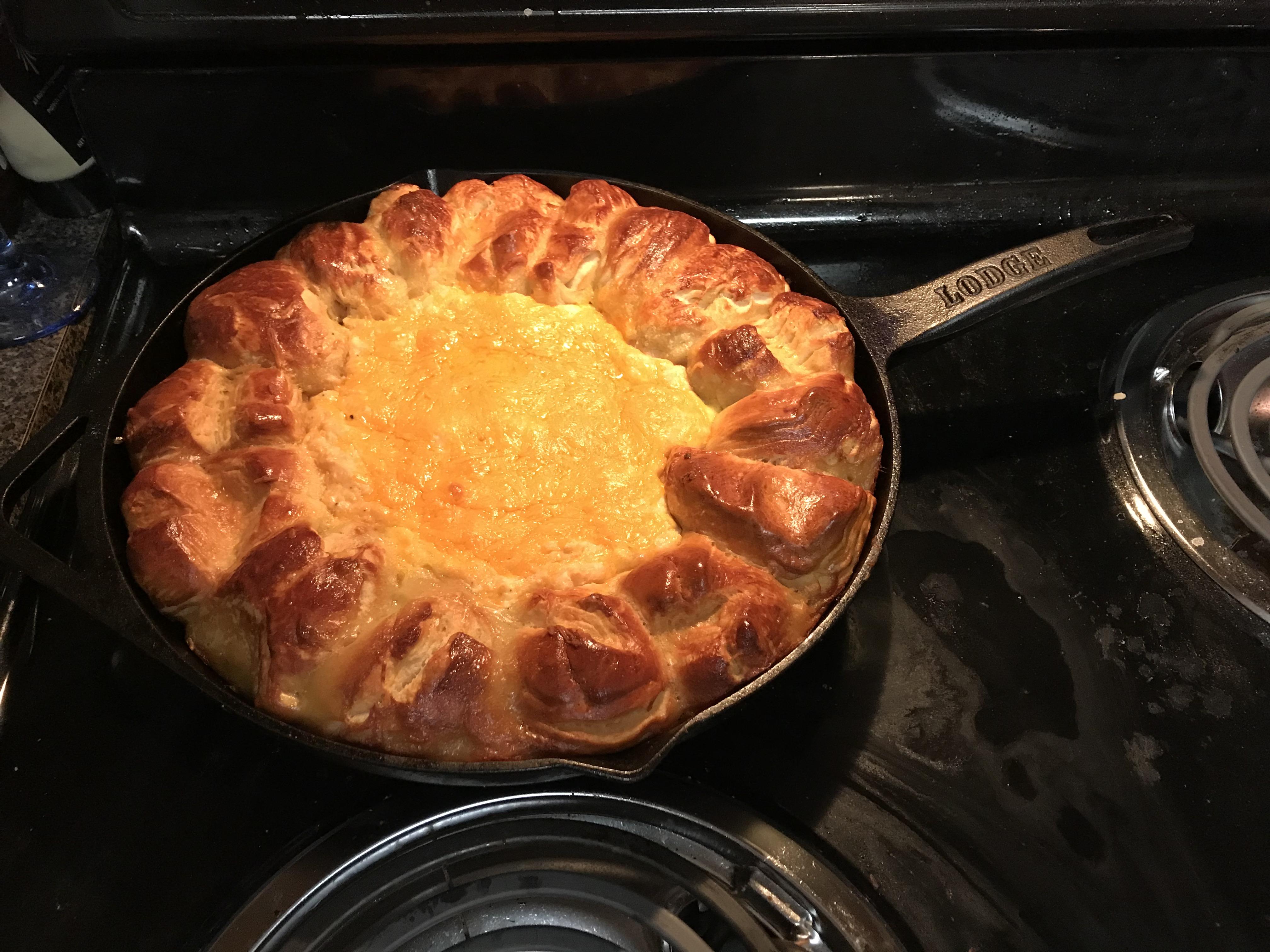 Beer cheese pretzel ring in my 11 inch Lodge skillet. r/castiron