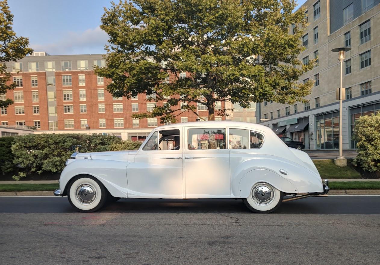 [UNKNOWN] Classic car driving around Medford MA. Snazzy. r/spotted
