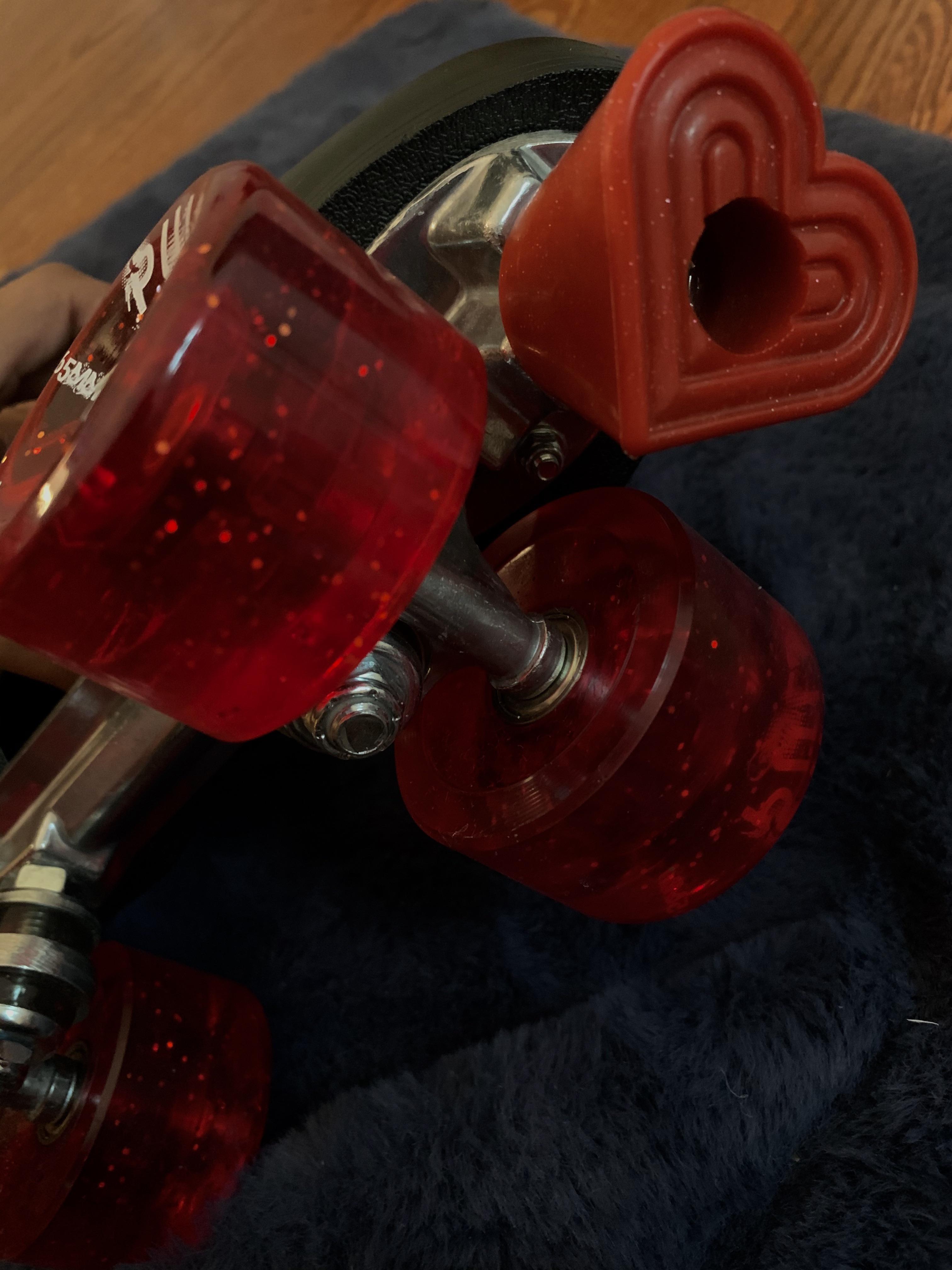 Bolt on heart stoppers r/rollerskateaesthetic