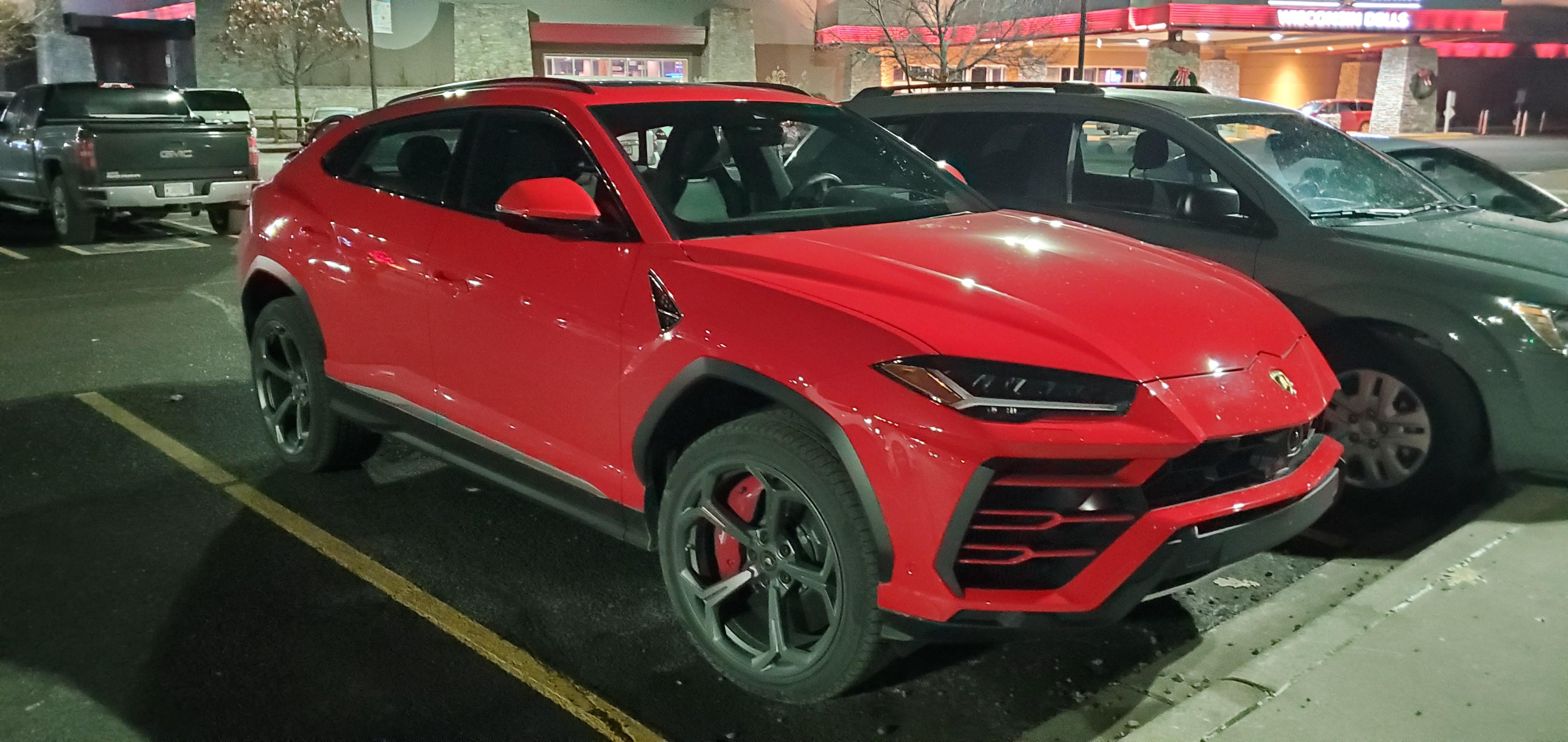 Urus] spotted at Ho Chunk casino in wisconsin. r/spotted