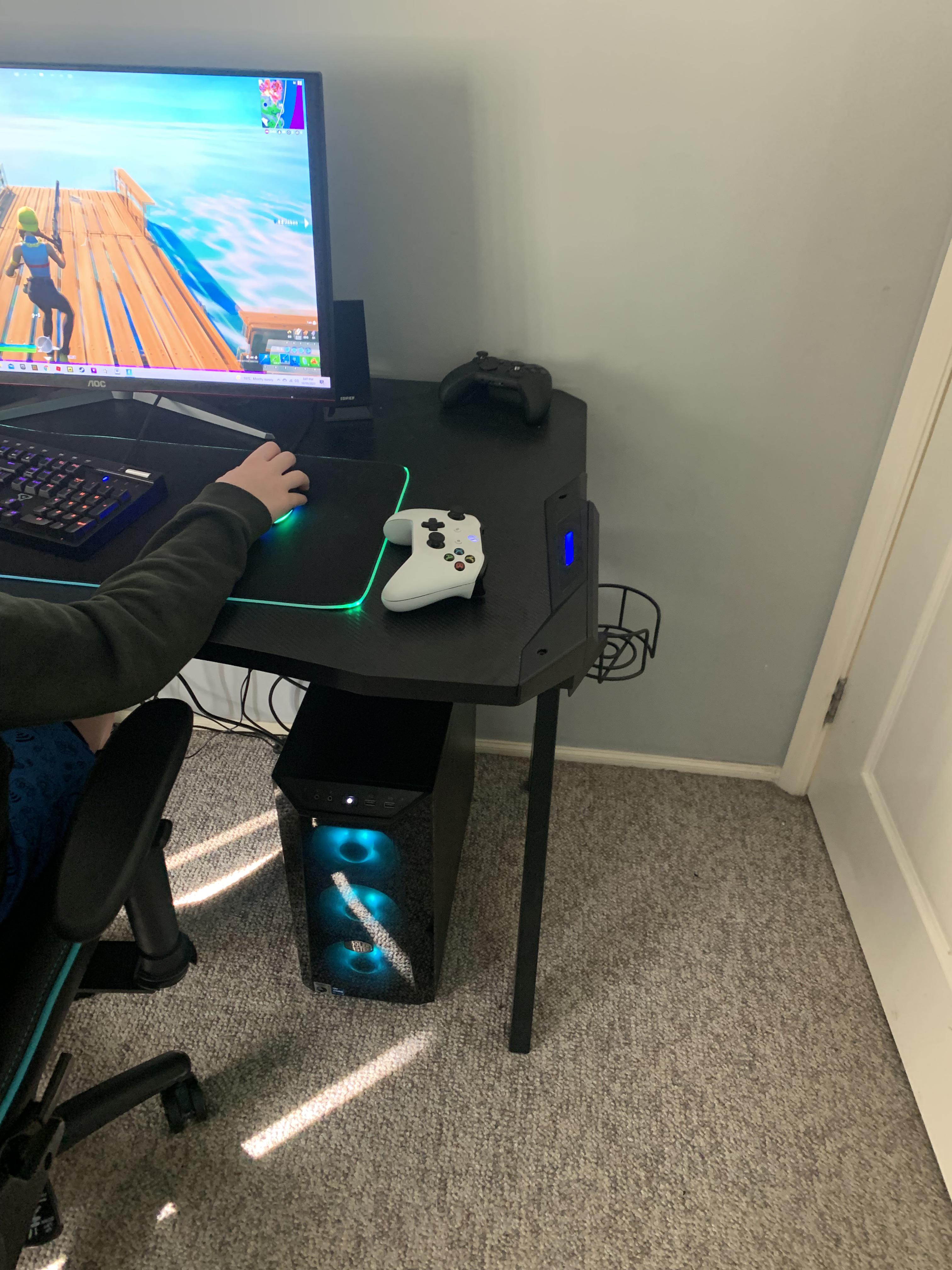 Is a pc safe on the carpet like this? Will it overheat ? battlestations