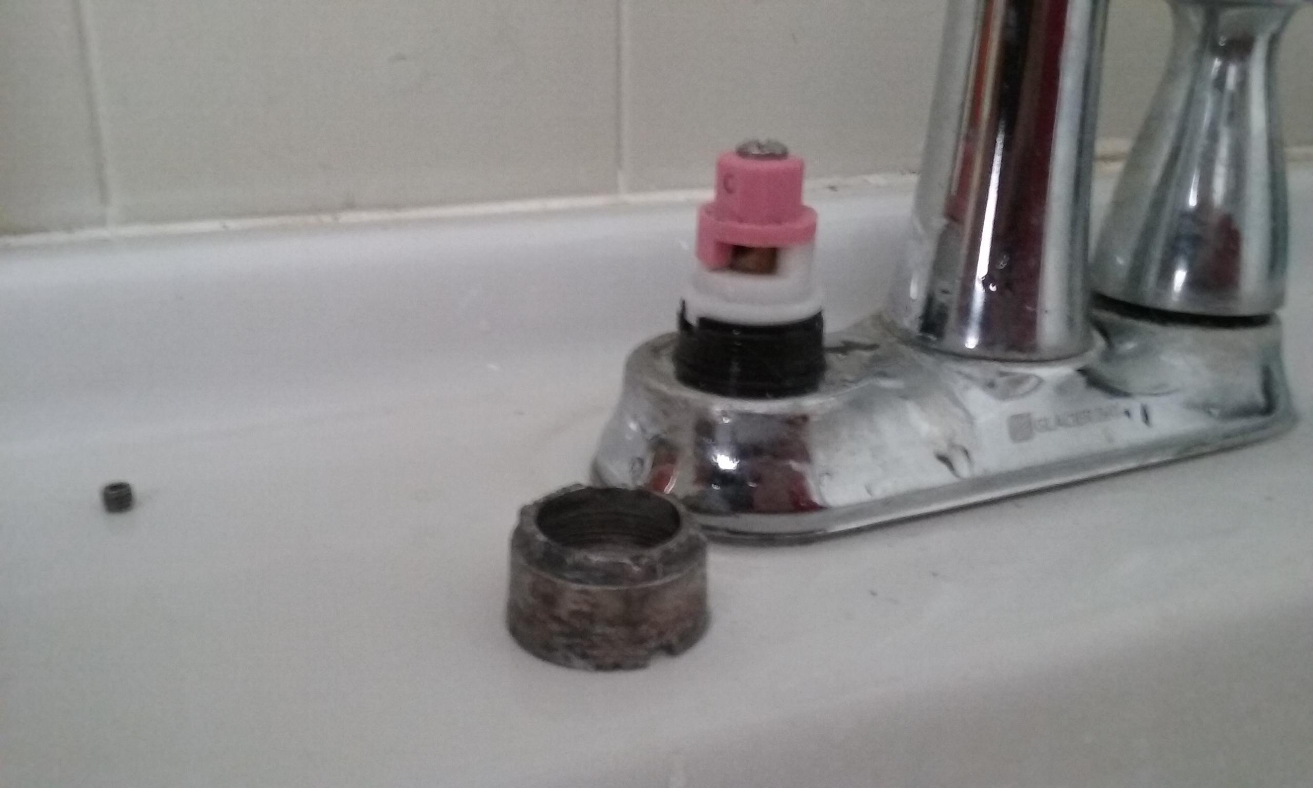 The nut won't fully tighten onto that plastic black piece. Is