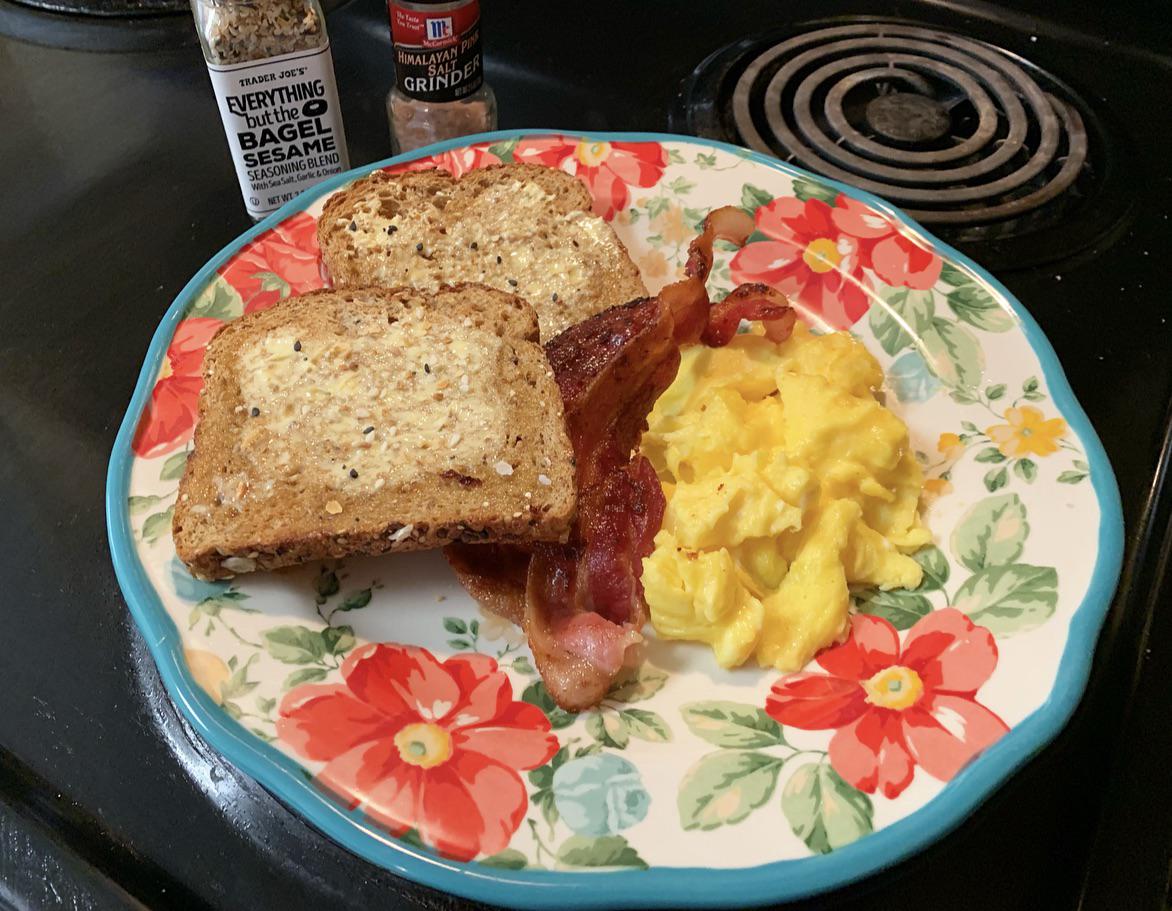 428 Calorie Breakfast that'll keep me full for hours. 2 Pieces of Dave