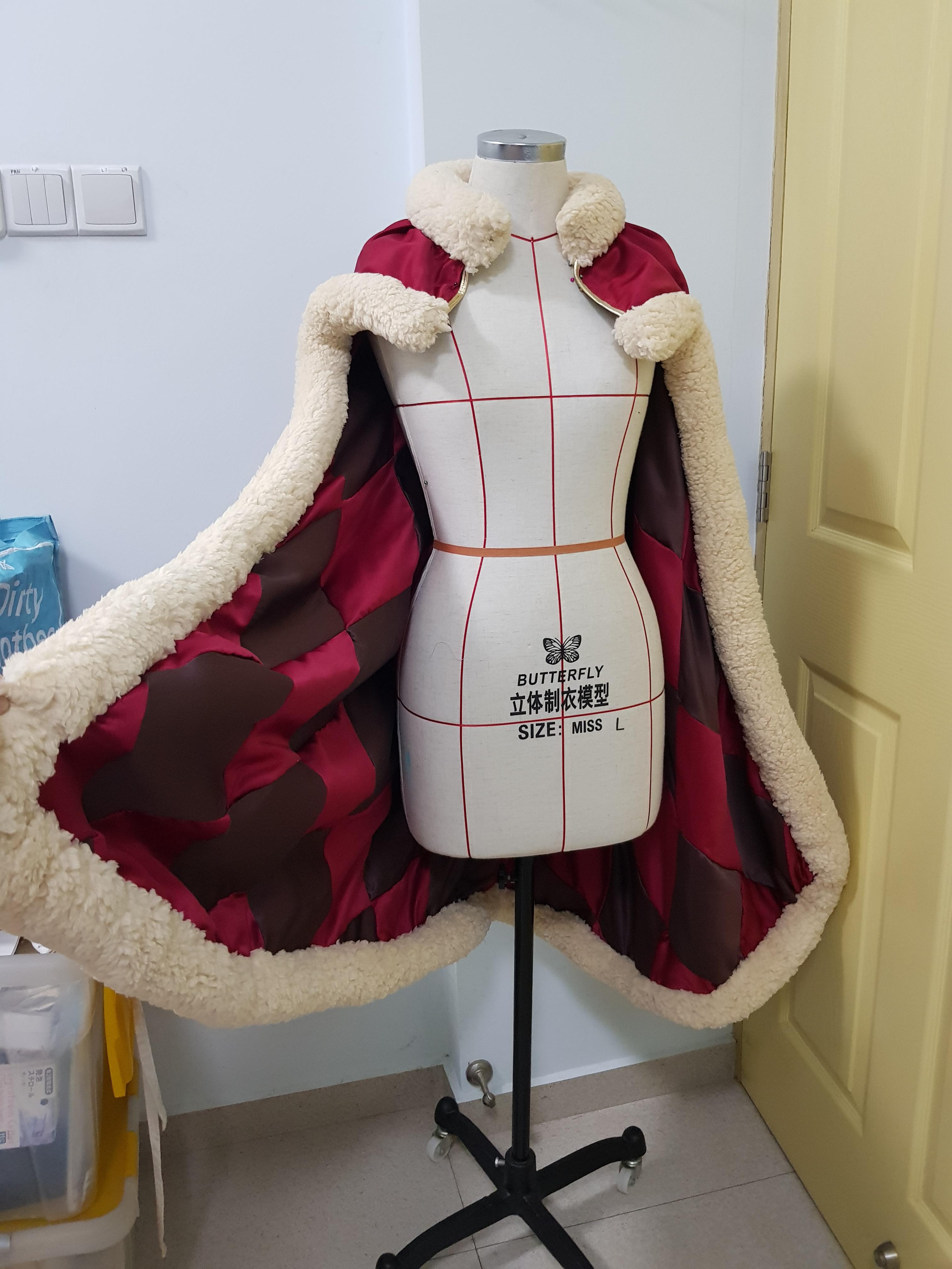 A cape for a Leon ( Pokemon SWSH) cosplay! Halfcircle with handsewn