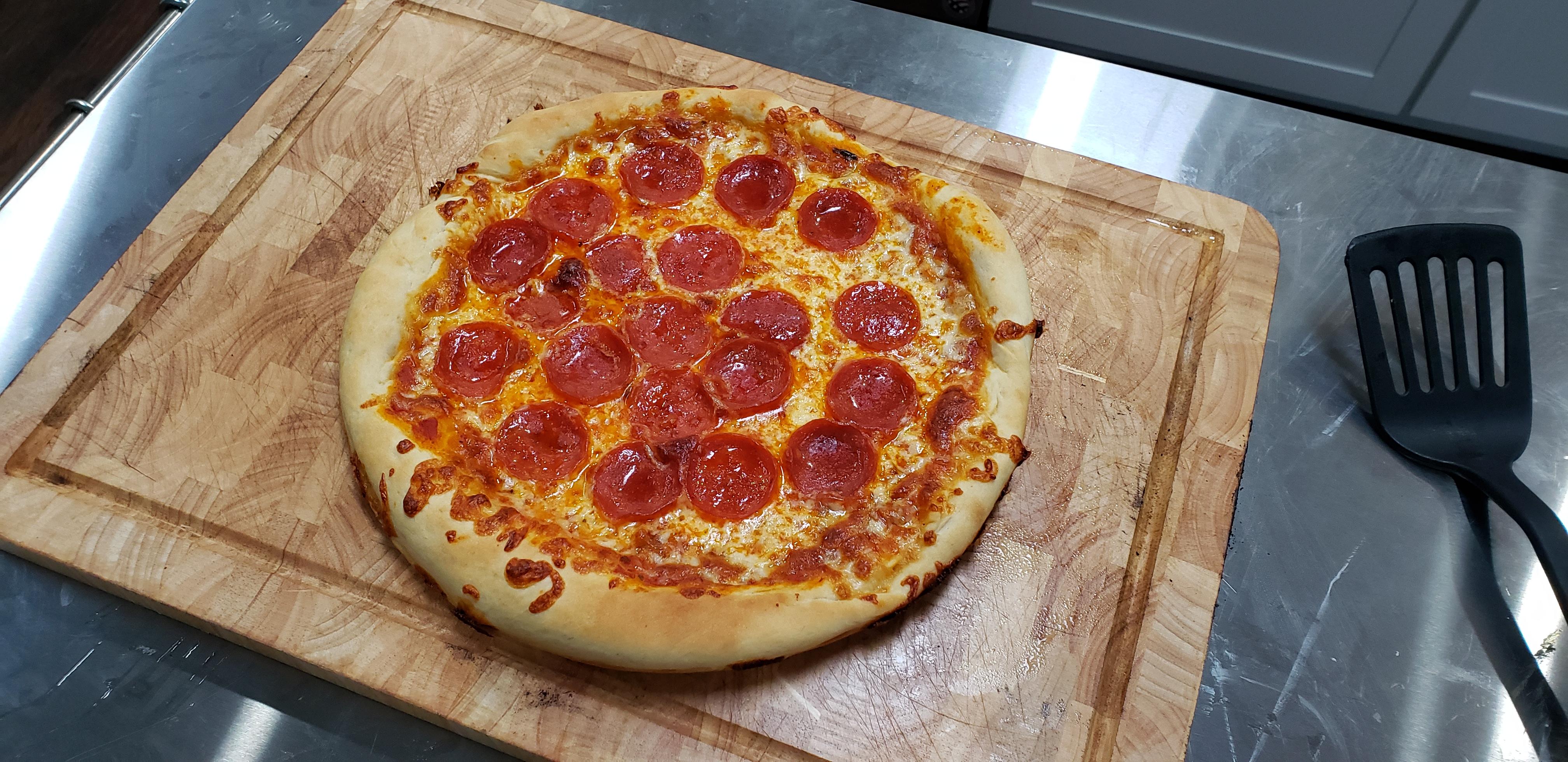 Homemade cast iron pizza fresh out the oven. r/Pizza