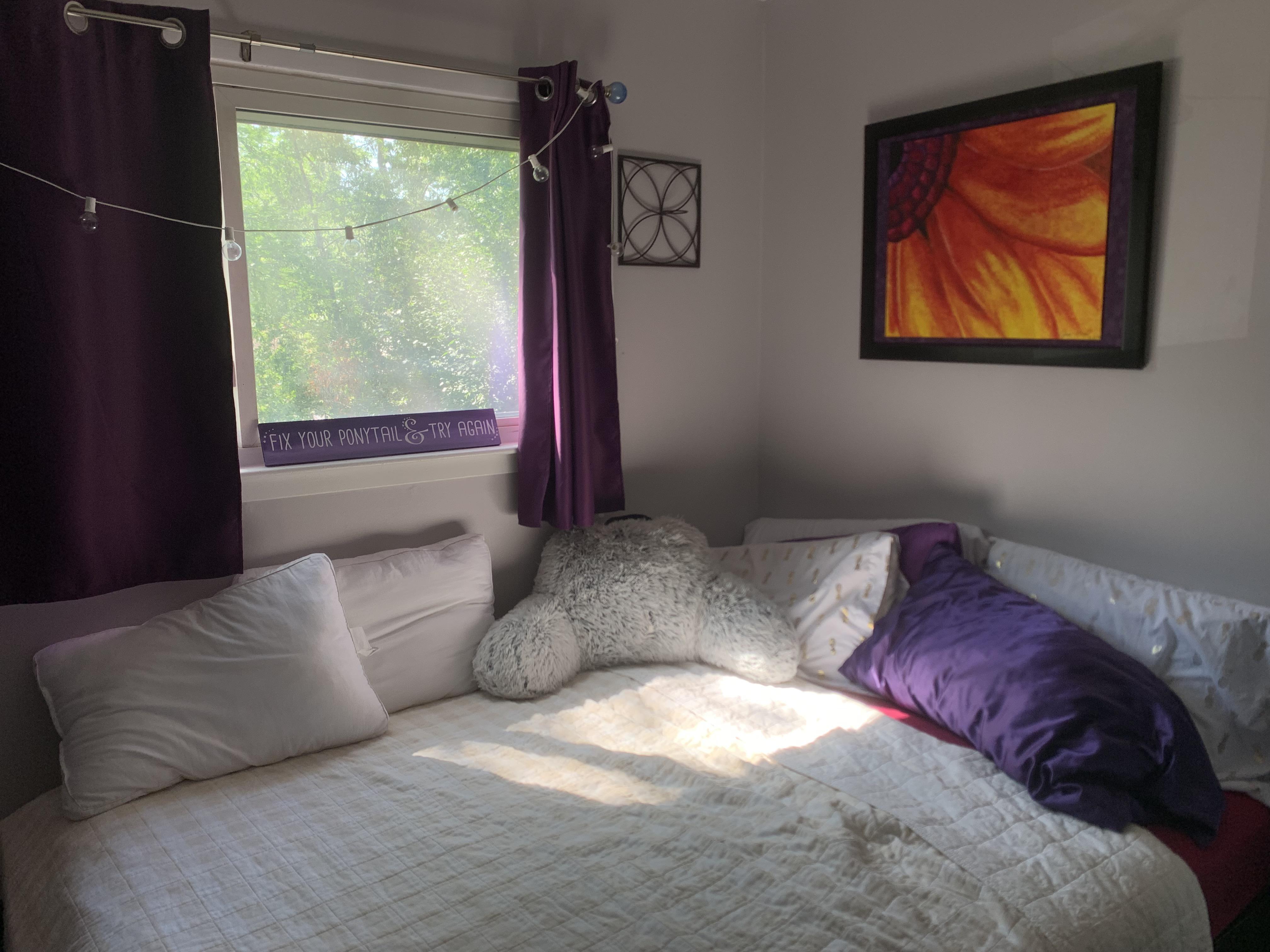 Fresh clean bed sheets, natural sunlight... painting by me! ) r