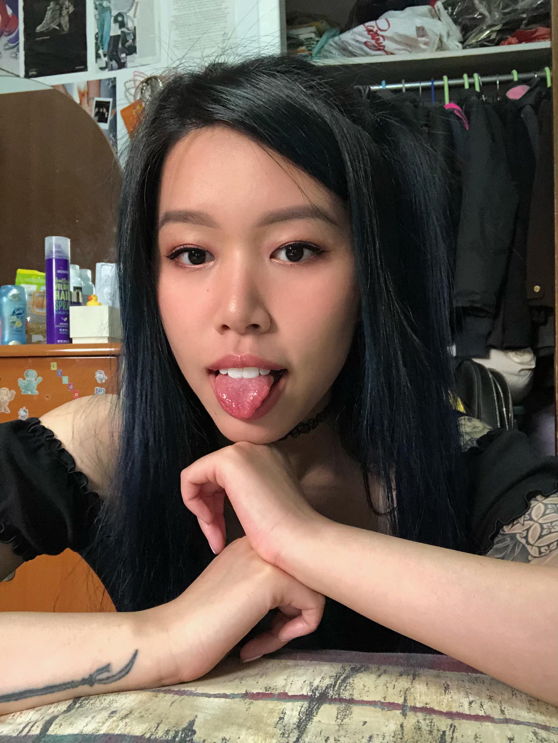 [over 18] Hello citizens of Reddit, I hope you like this very innocent