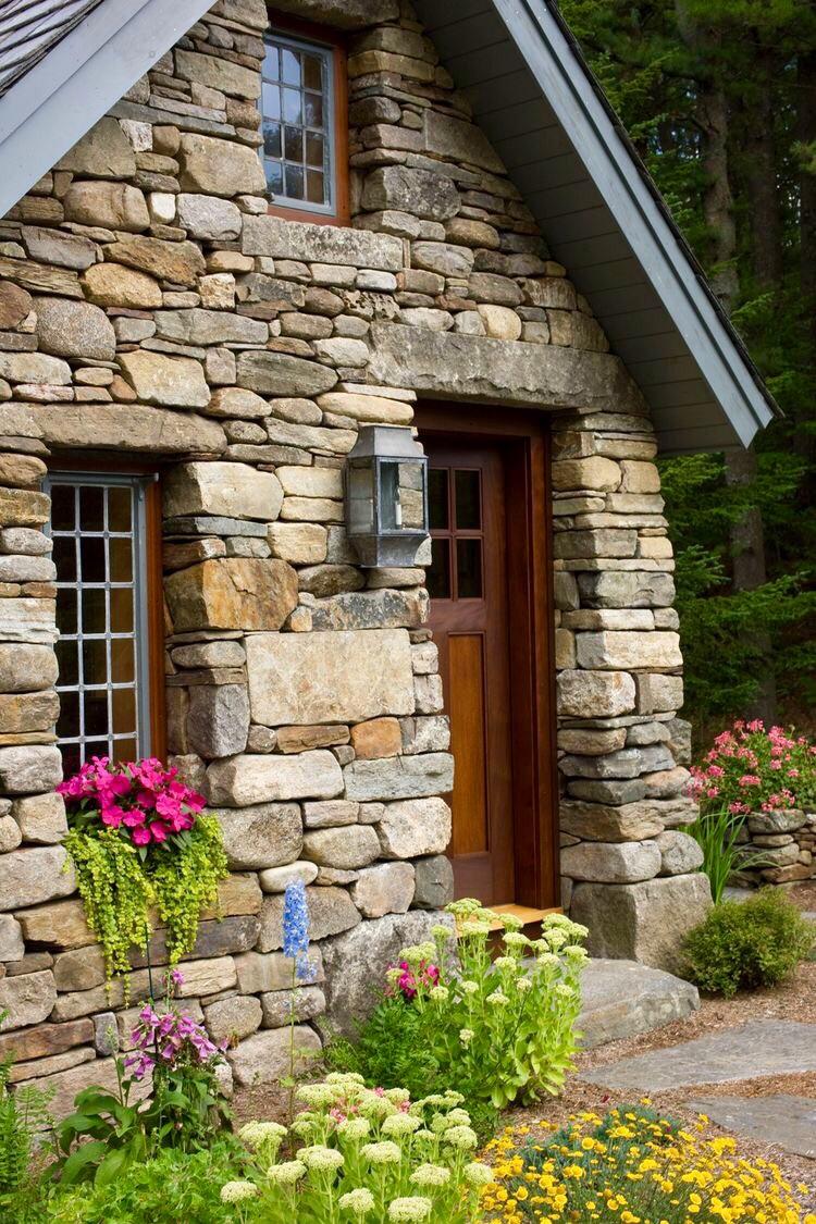 Cozy stone cottage https//ift.tt/2y3s7FH Stone cottage homes