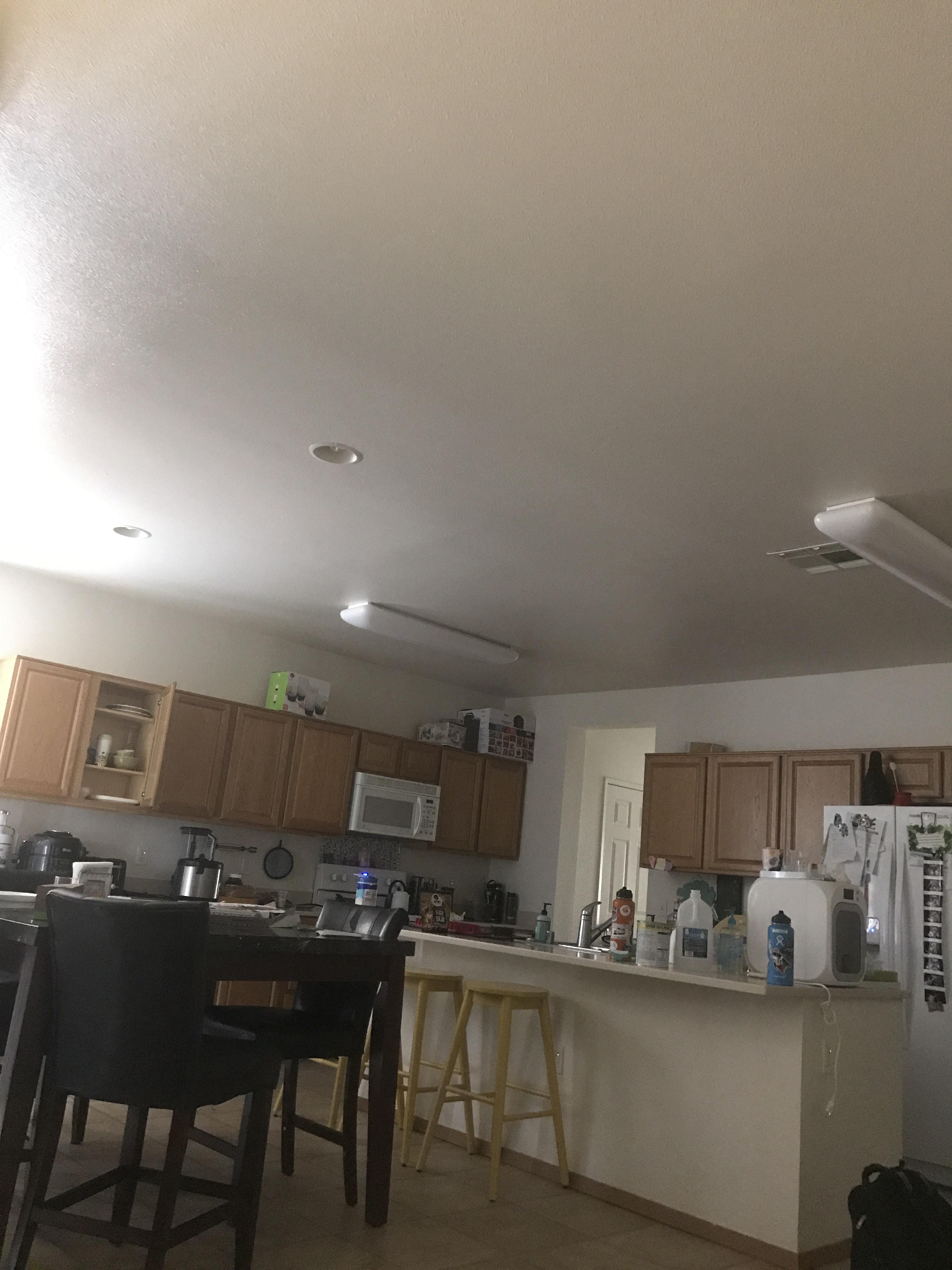 My kitchen lights r/mildlyinfuriating