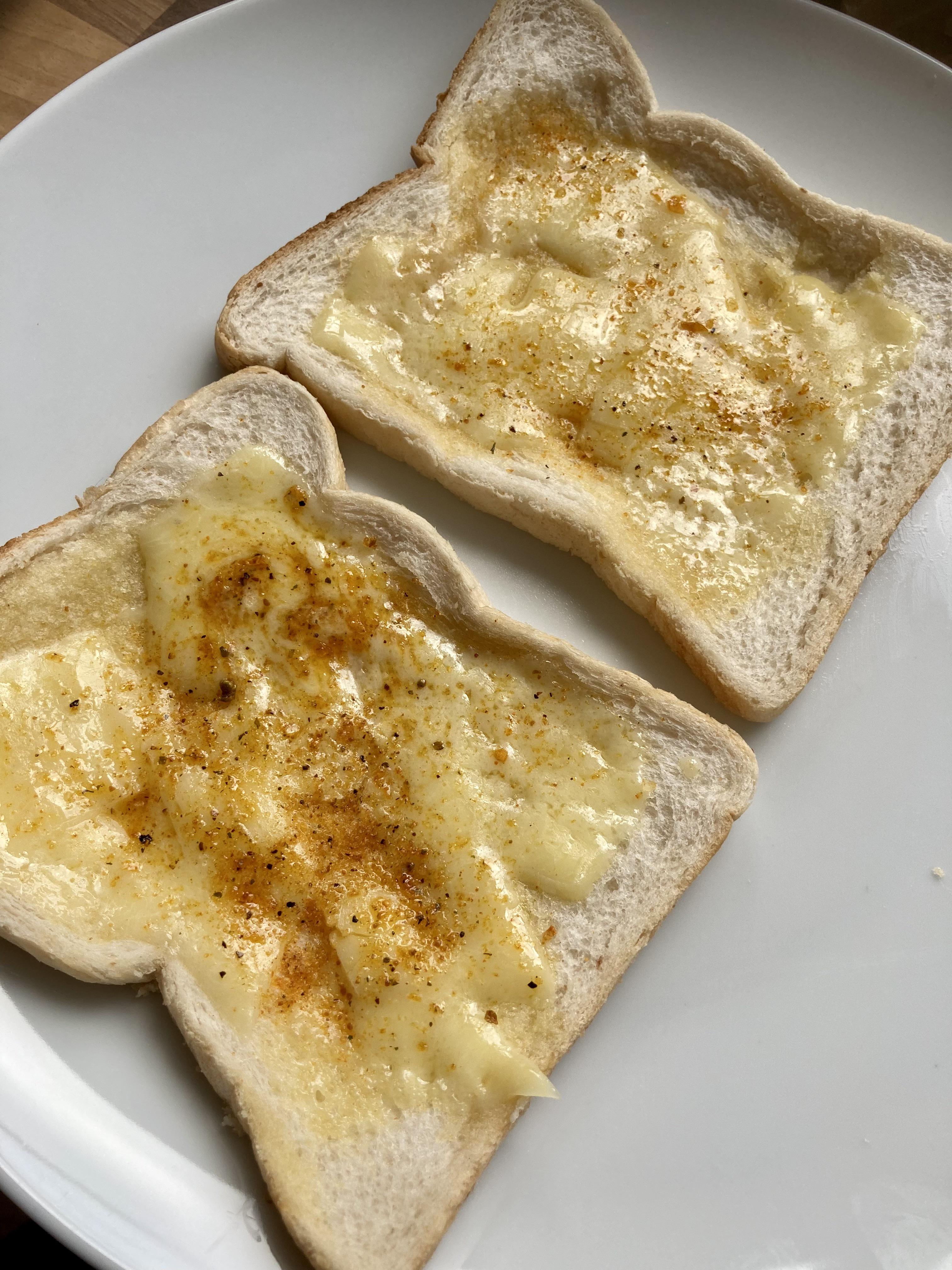 Microwaved cheese on toast with fries seasoning on top 👌 r/shittyfoodporn