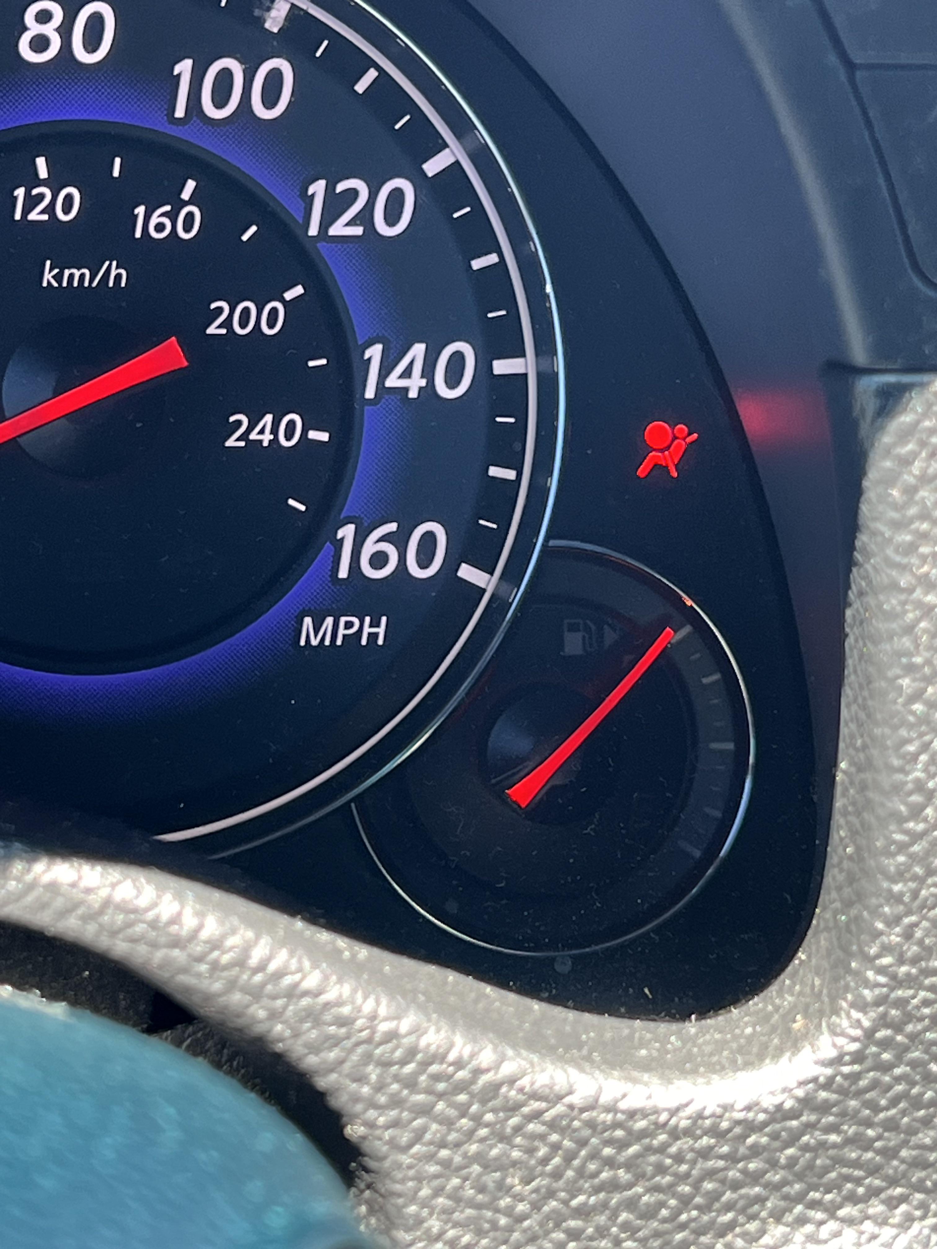 2009 Infiniti G37x Sedan flashing passenger side airbag light help r