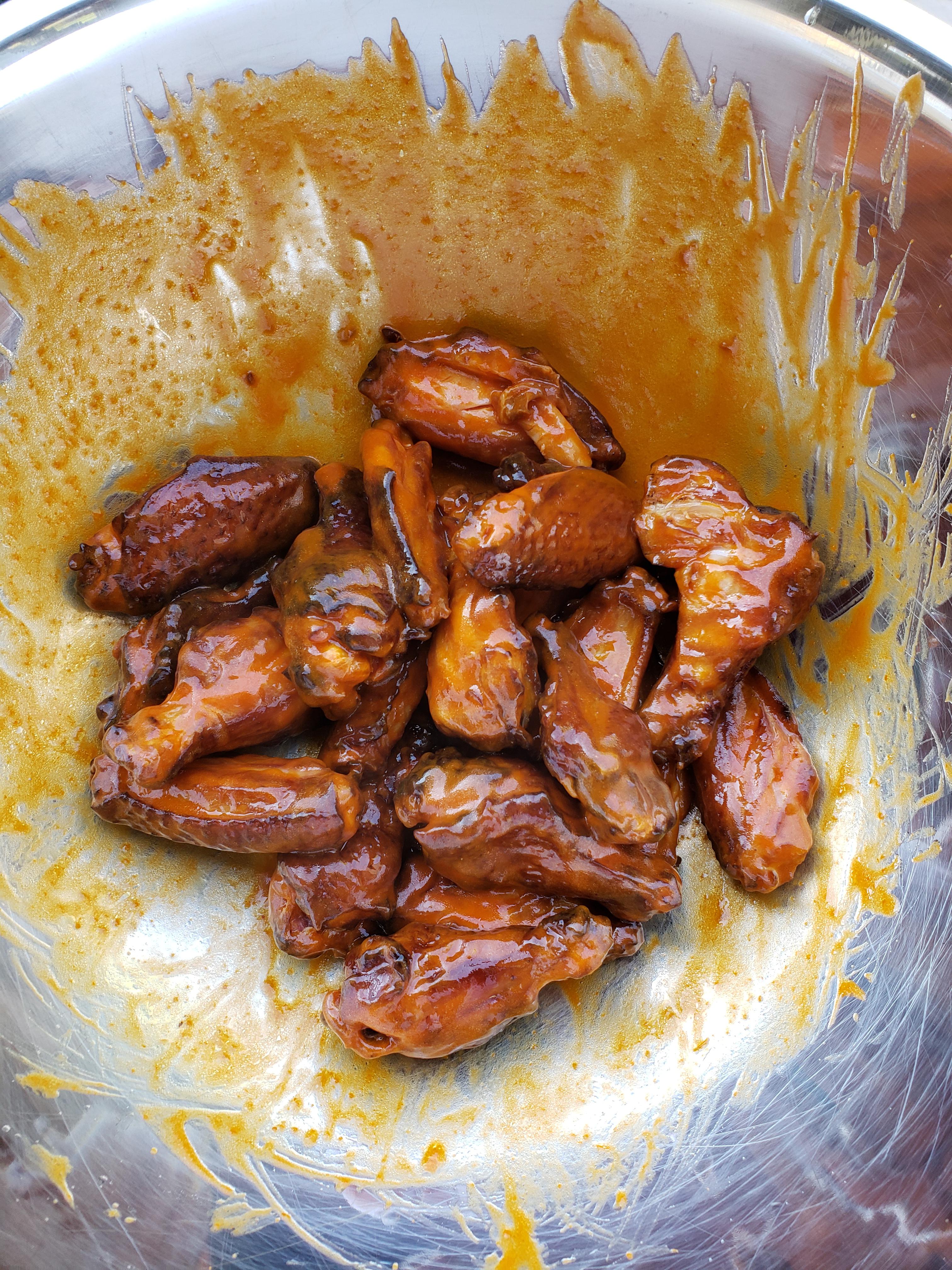 I usually like making wings myself at home, but today I finally tried