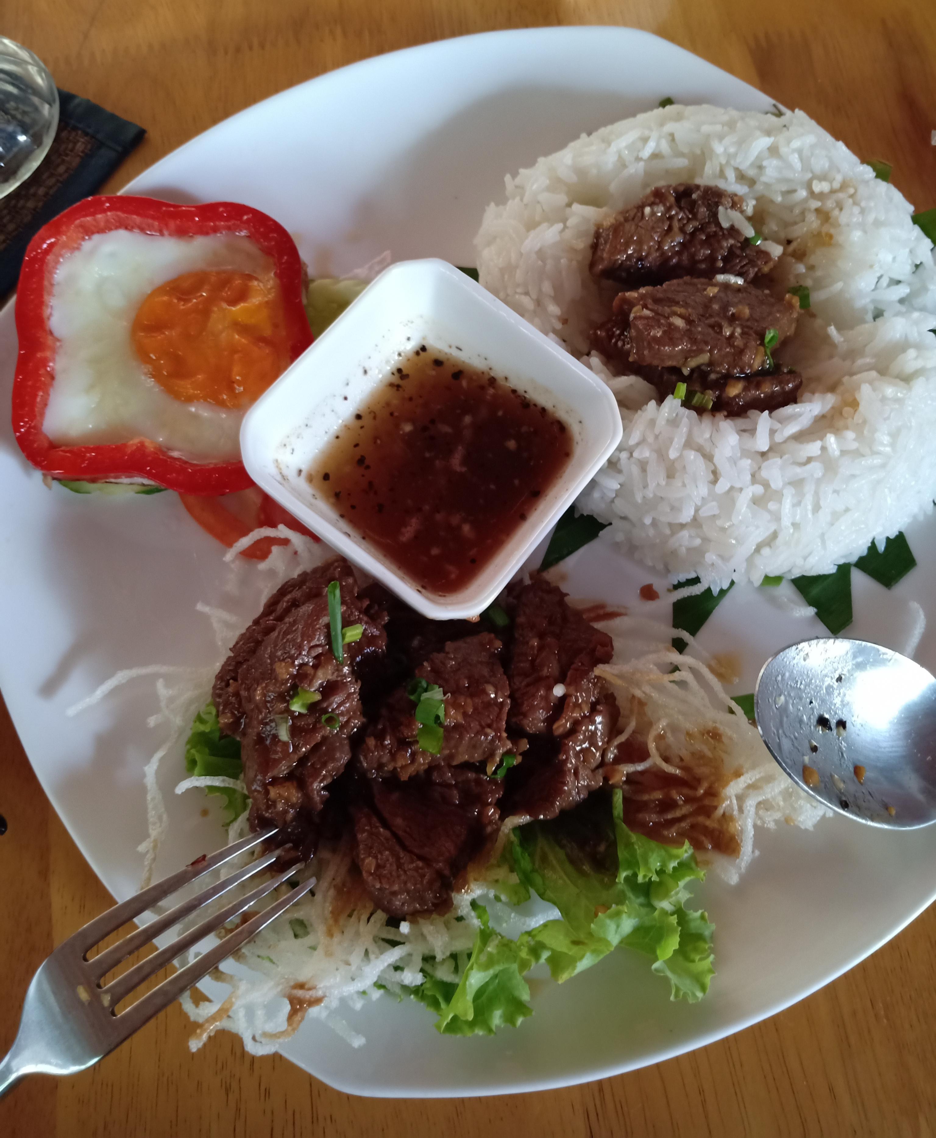 [I ATE] The Cambodian dish Beef loc lac with an egg cooked in a bell