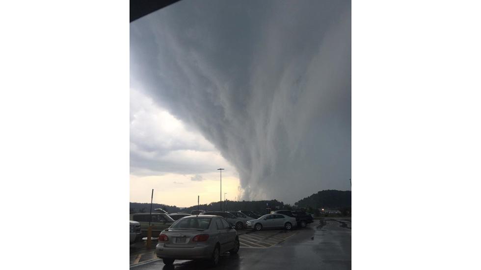 Tornado In Louisa, Kentucky (Instagram/Cortney.01) r