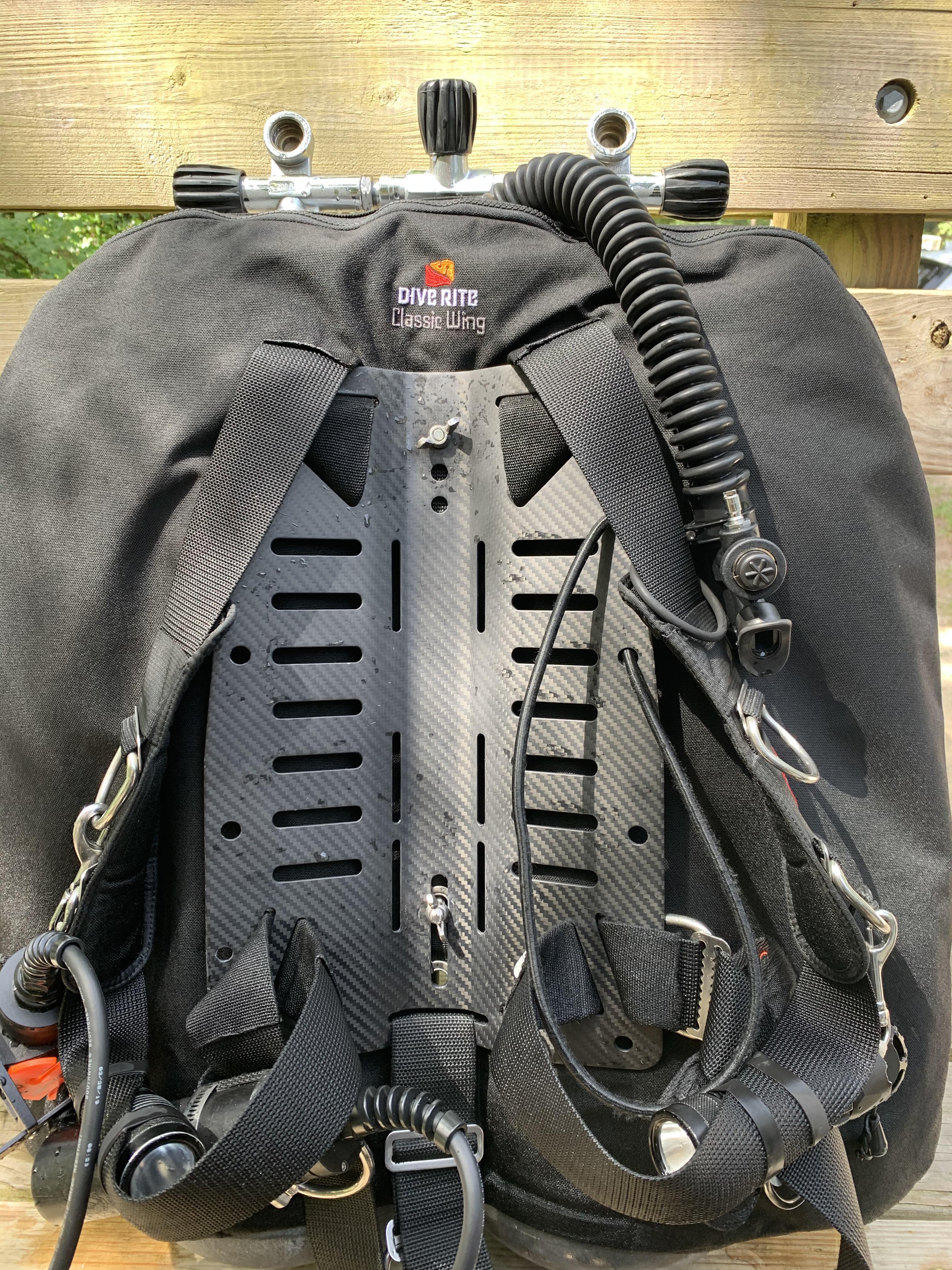 Carbon fiber is the way to go with steel tanks. Loving this backplate