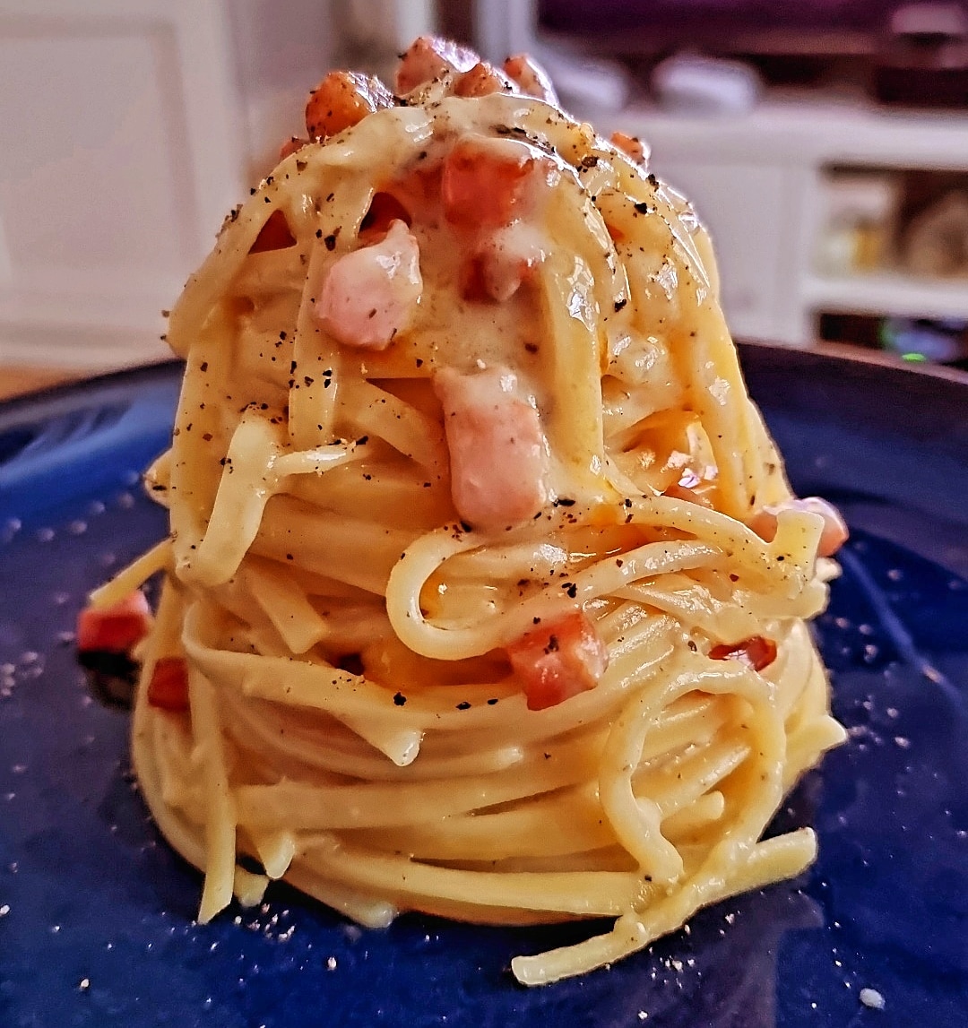 Linguine Carbonara. Worked with the egg/cheese ratio to make a deliciously saucy carbonara sauce