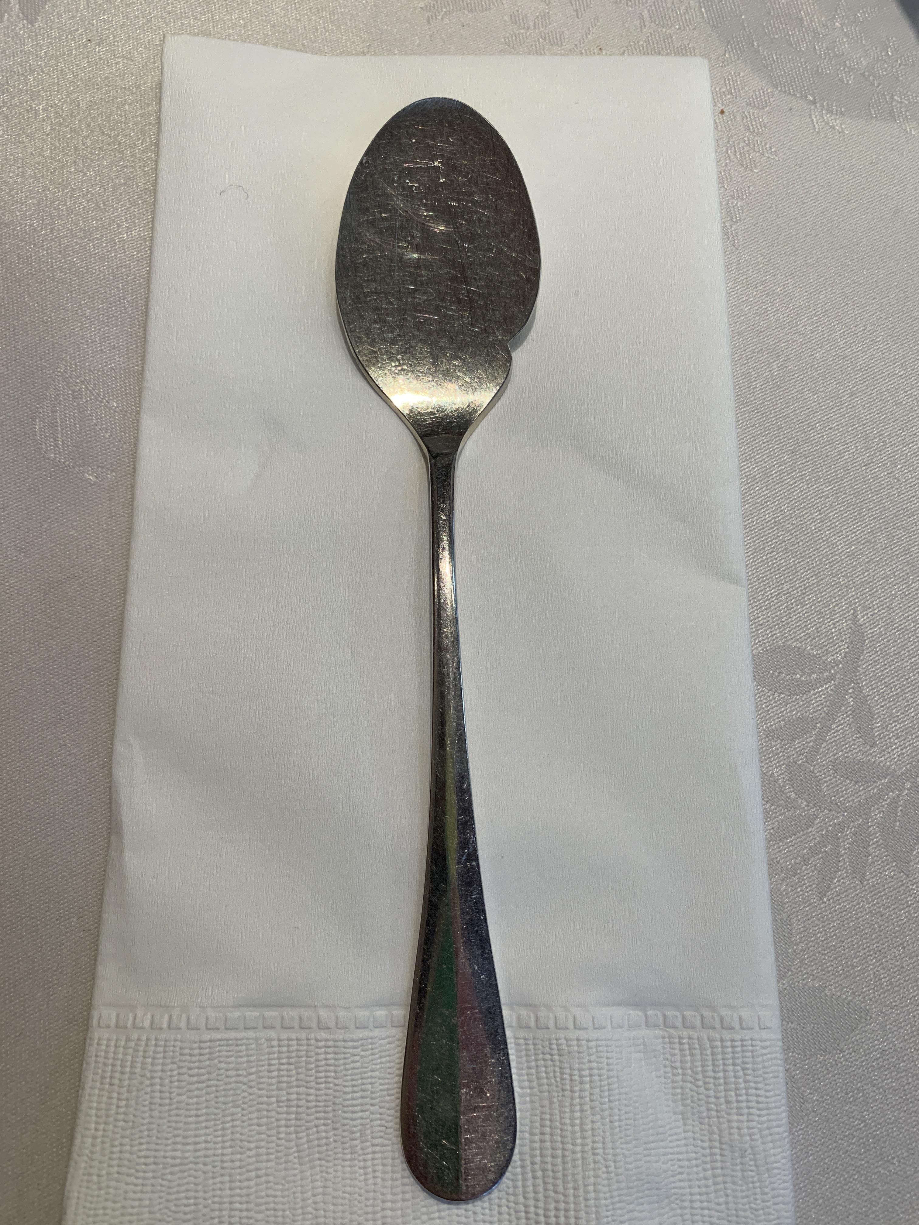 Why does my lasagna spoon have this dent in it? r/ItalianFood