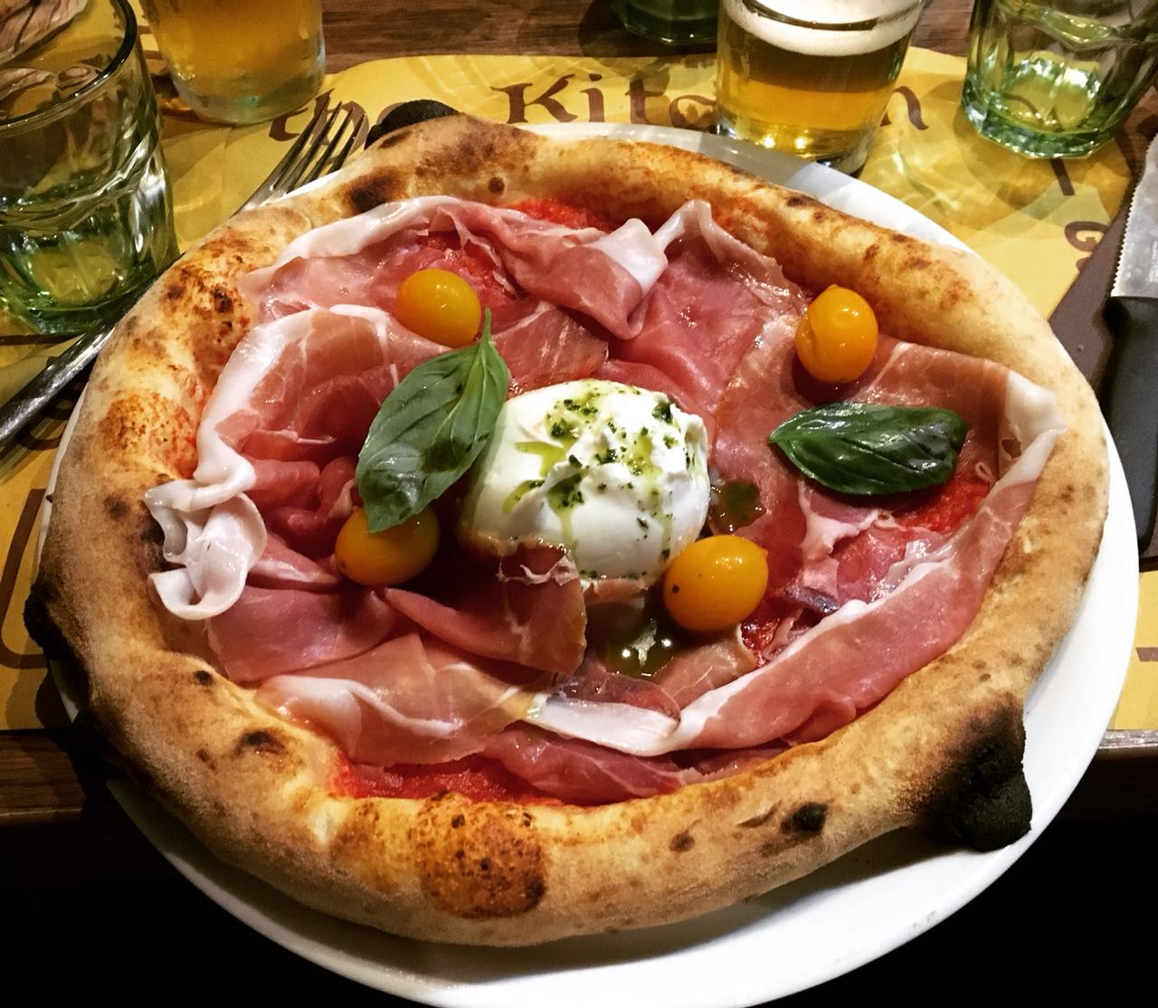 I ate Italian pizza with prosciutto crudo, burrata and cherry tomatoes