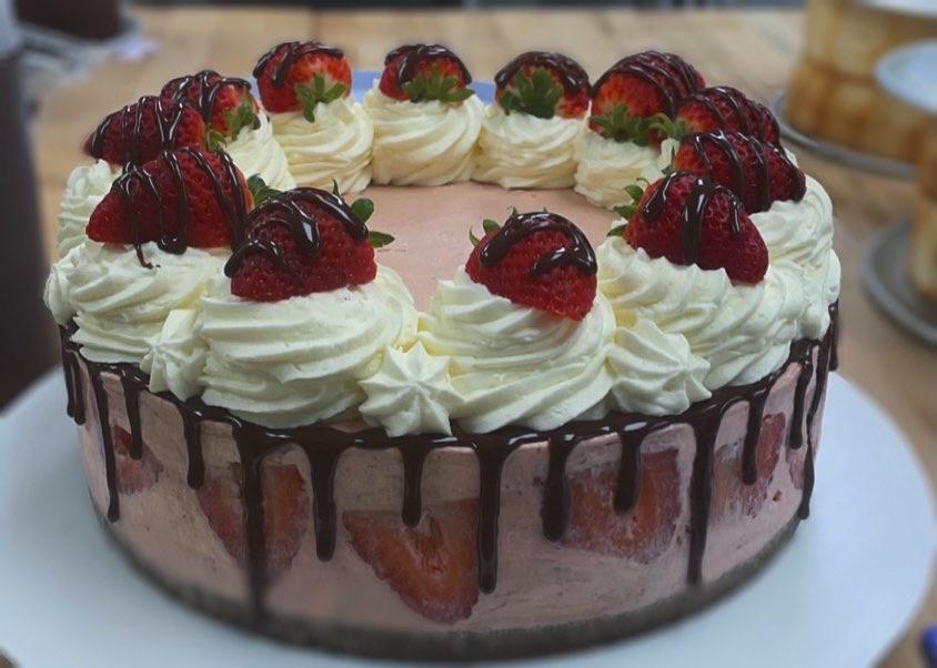 i made a chocolate strawberry unbaked cheesecake r/FoodPorn