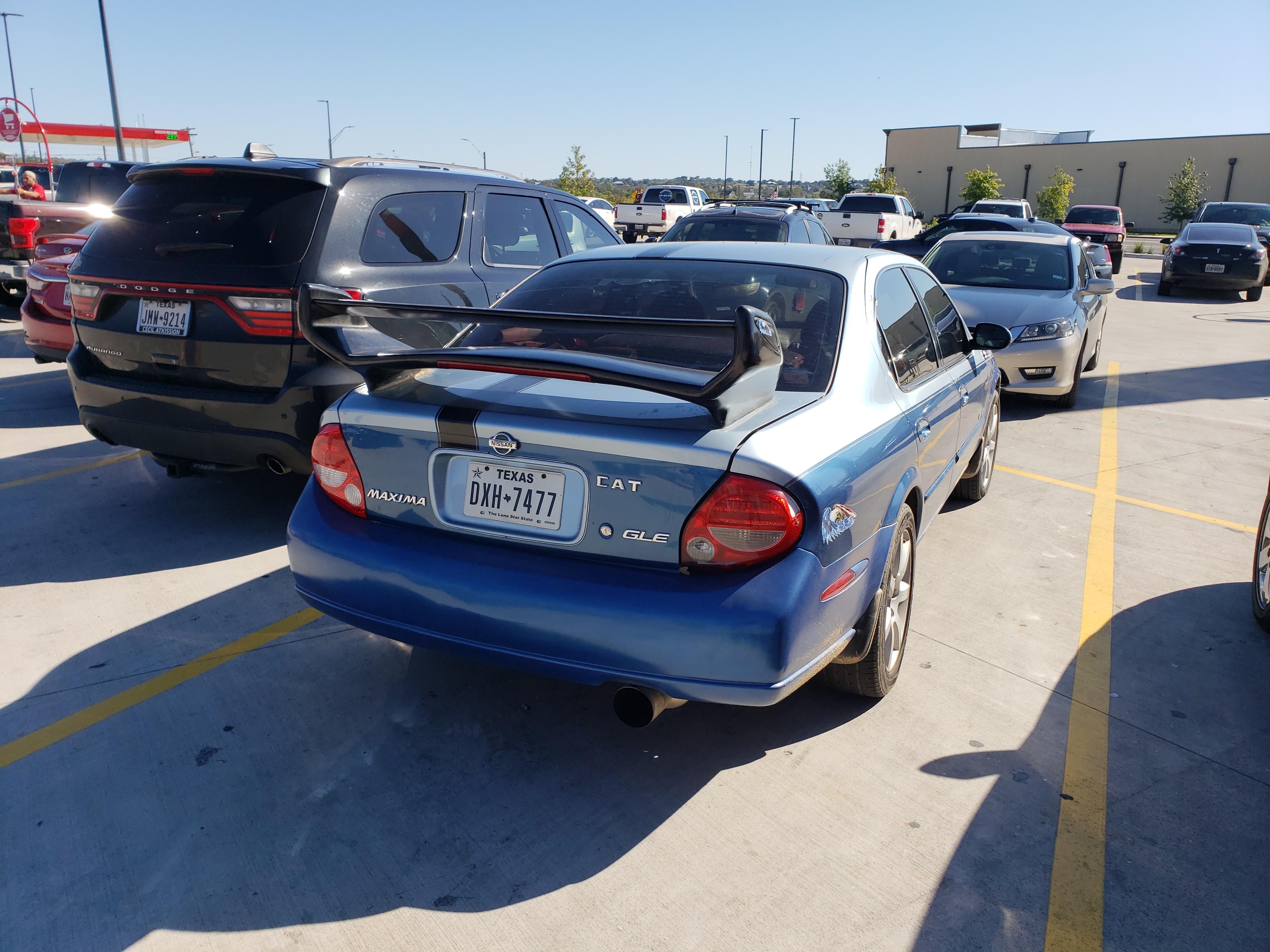 Spotted in local HEB parking lot r/Shitty_Car_Mods