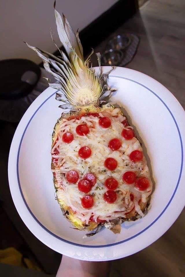Pineapple pizza. I think you’re doing it wrong. r/StupidFood