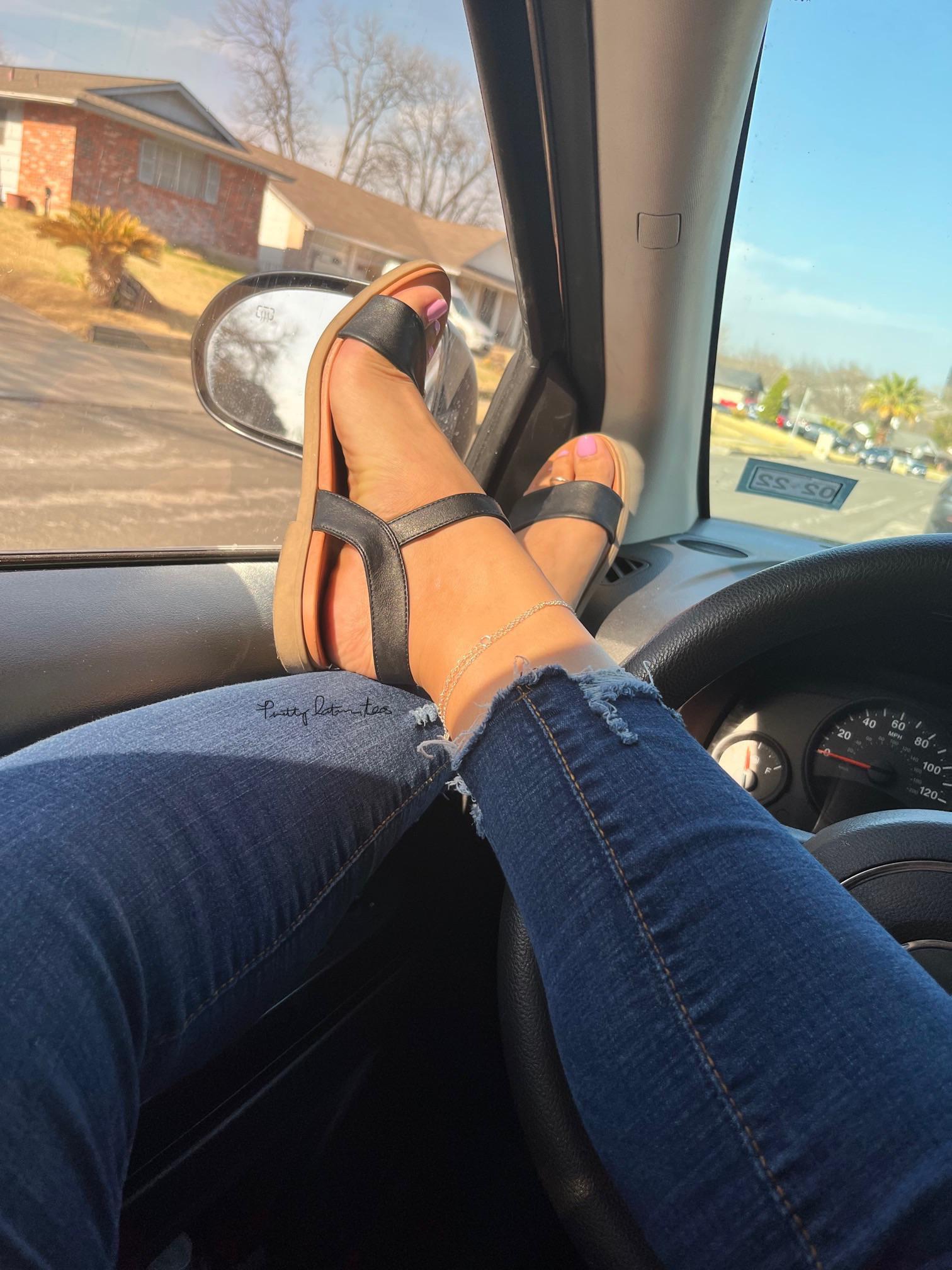 Your favorite Latina feet r/JeansAndFeet