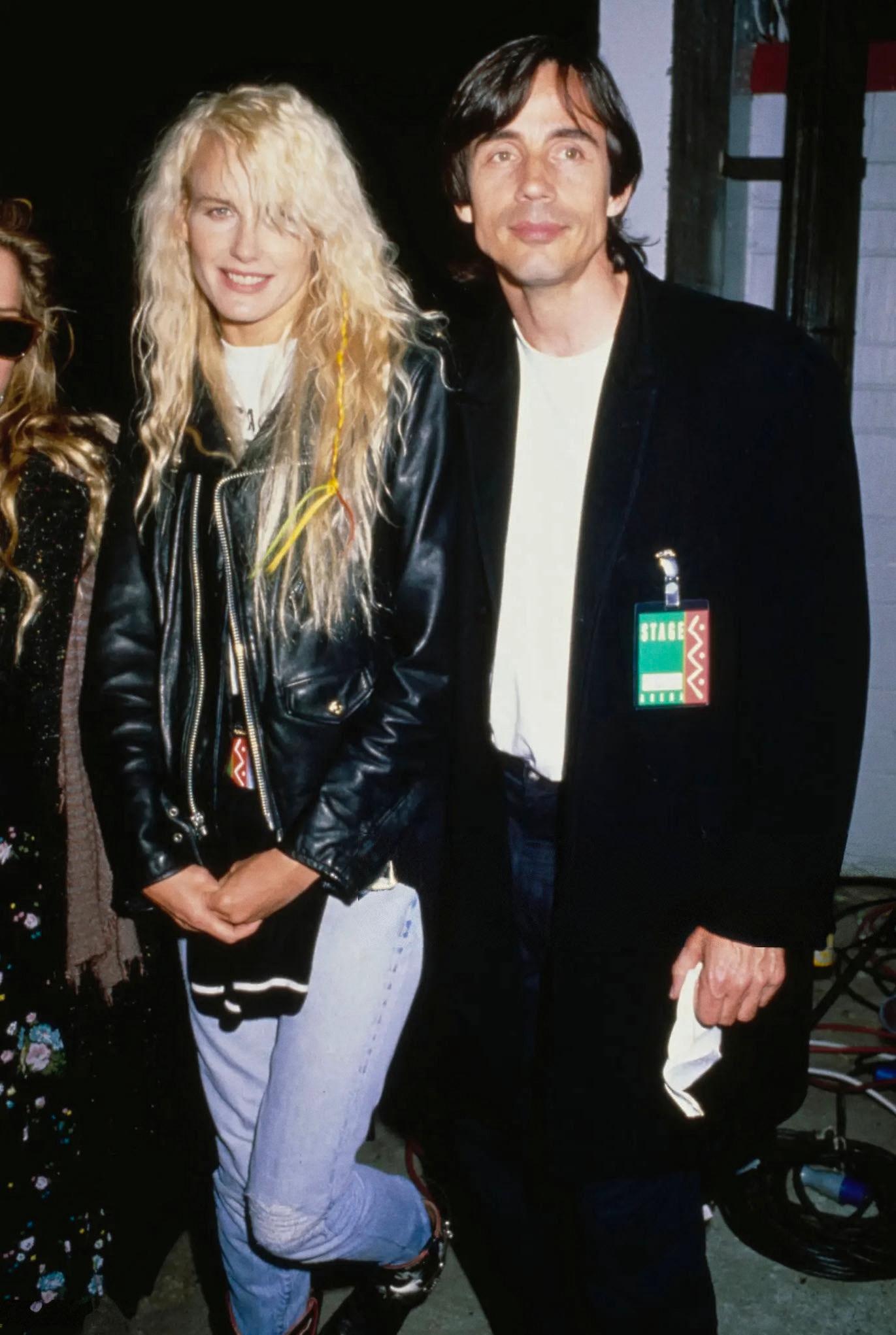 Daryl Hannah, back stage with longtime boyfriend, Jackson Browne, 1988