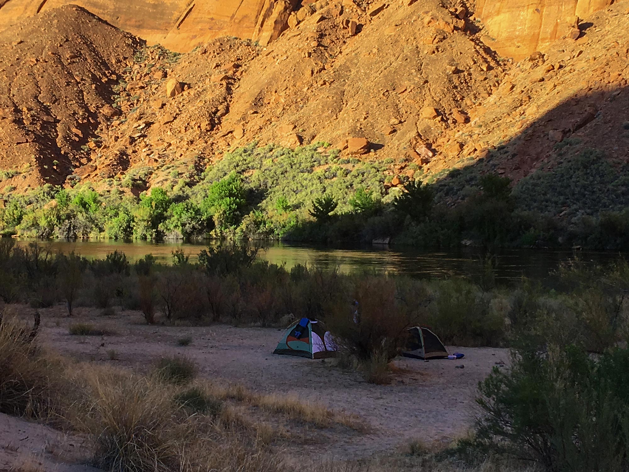 Camping along the river at the bottom of Horseshoe Bend r/camping
