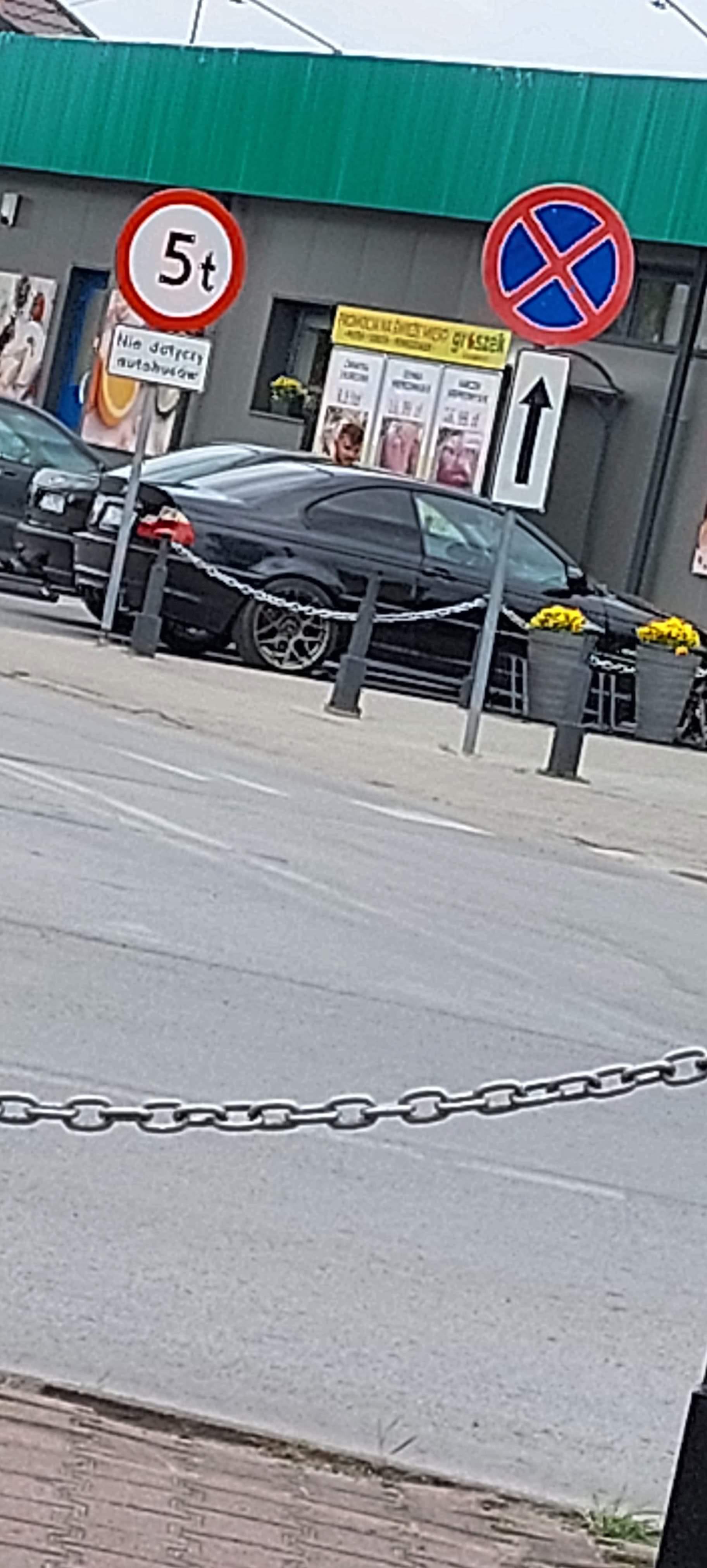 Anyone got idea what is the brand and model of these rims? (Sorry for