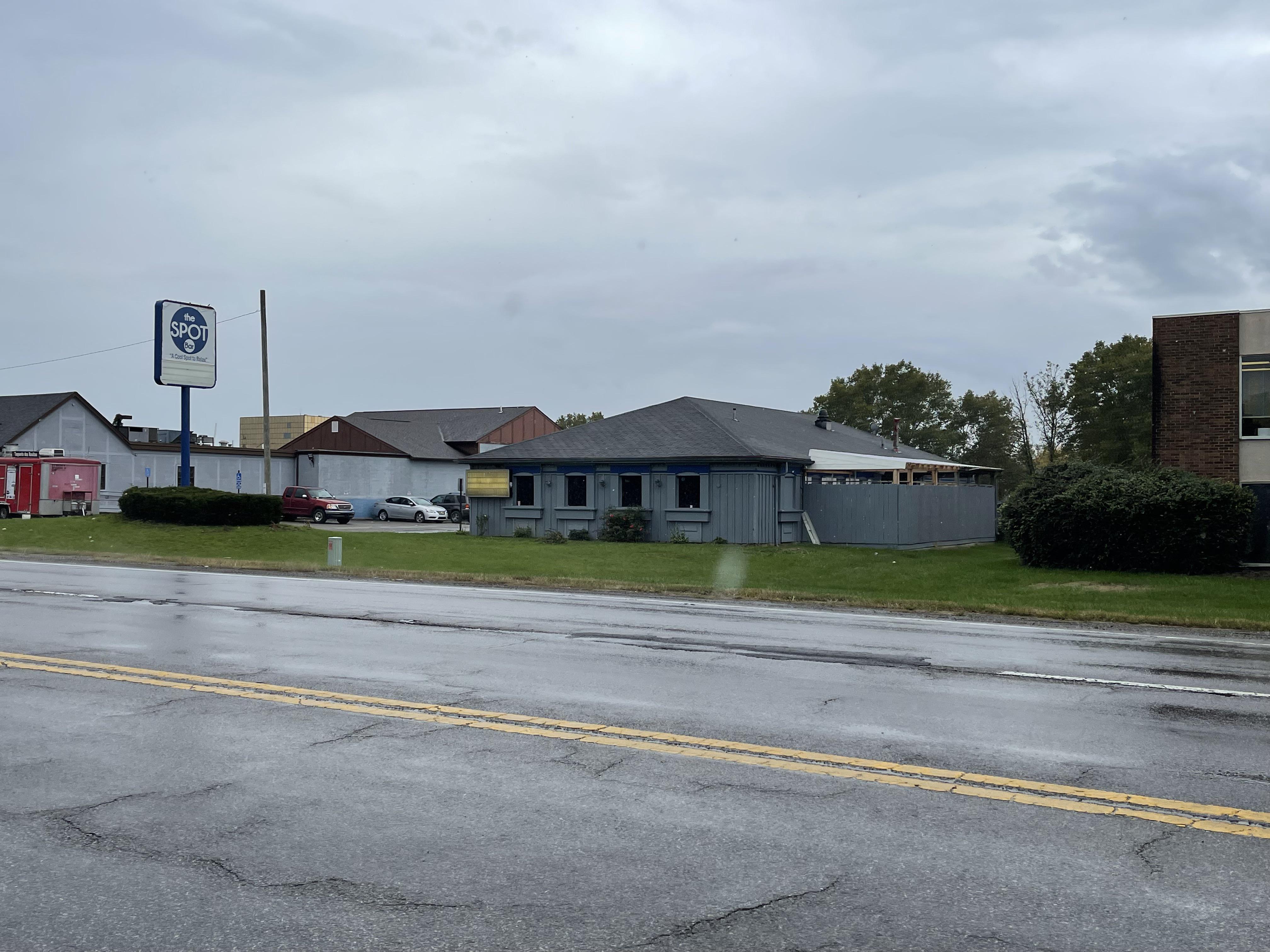 Reynoldsburg, OH FPH now a bar on E. Livingston. r/FormerPizzaHuts