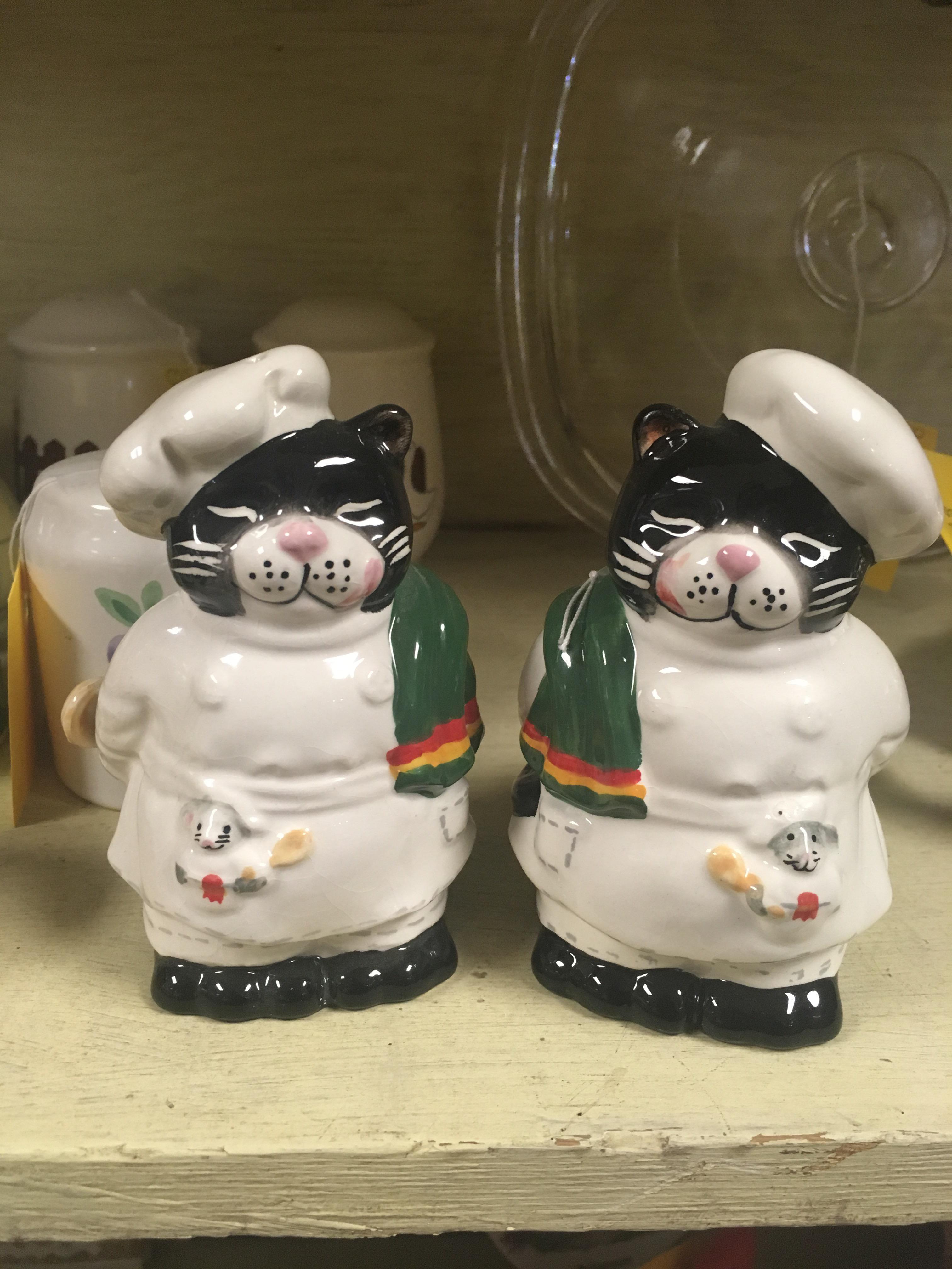 Chef kitty salt and pepper shakers r/ThriftStoreCats