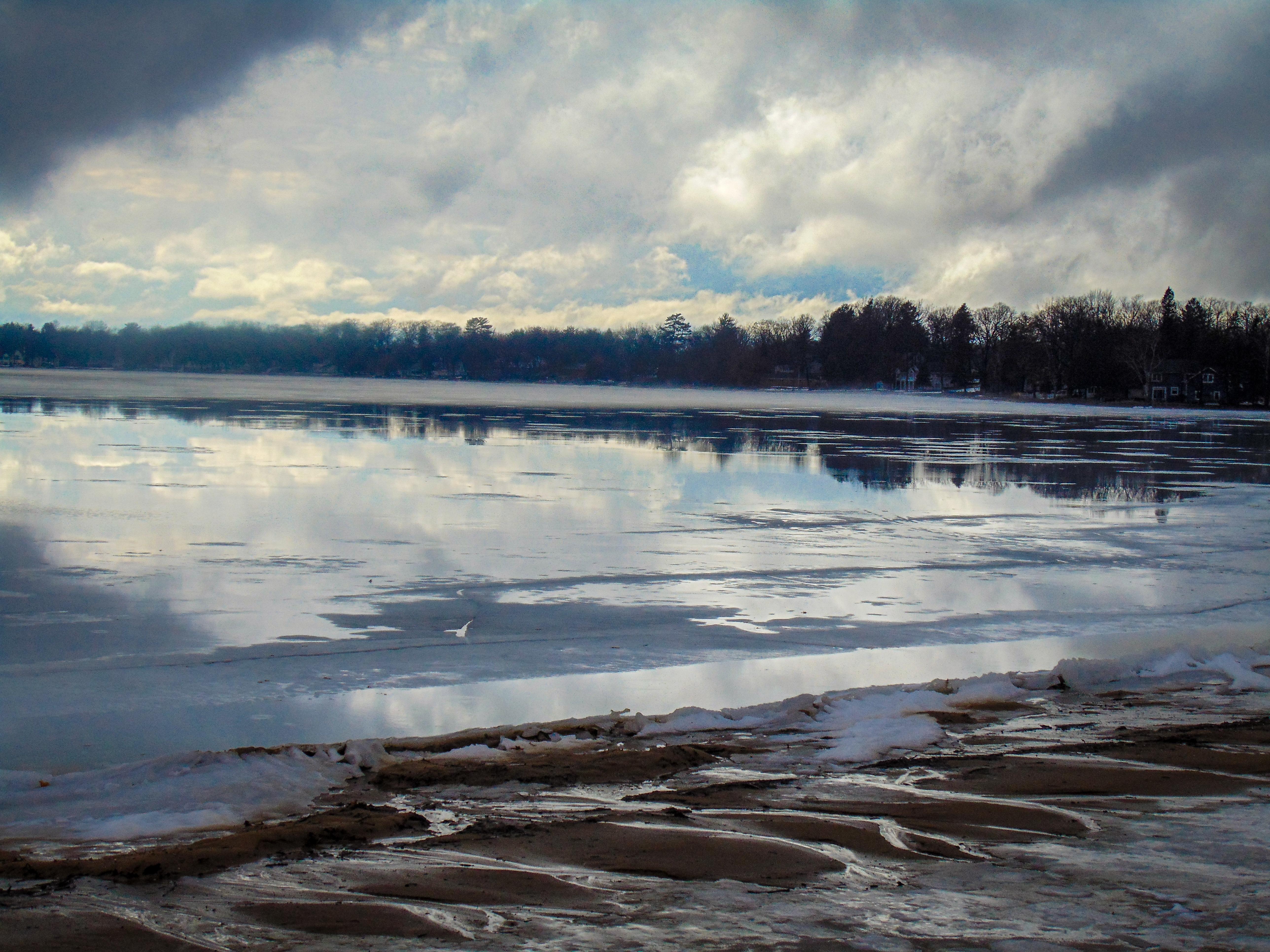 Michigan lakes are beautiful, Fremont. r/Michigan