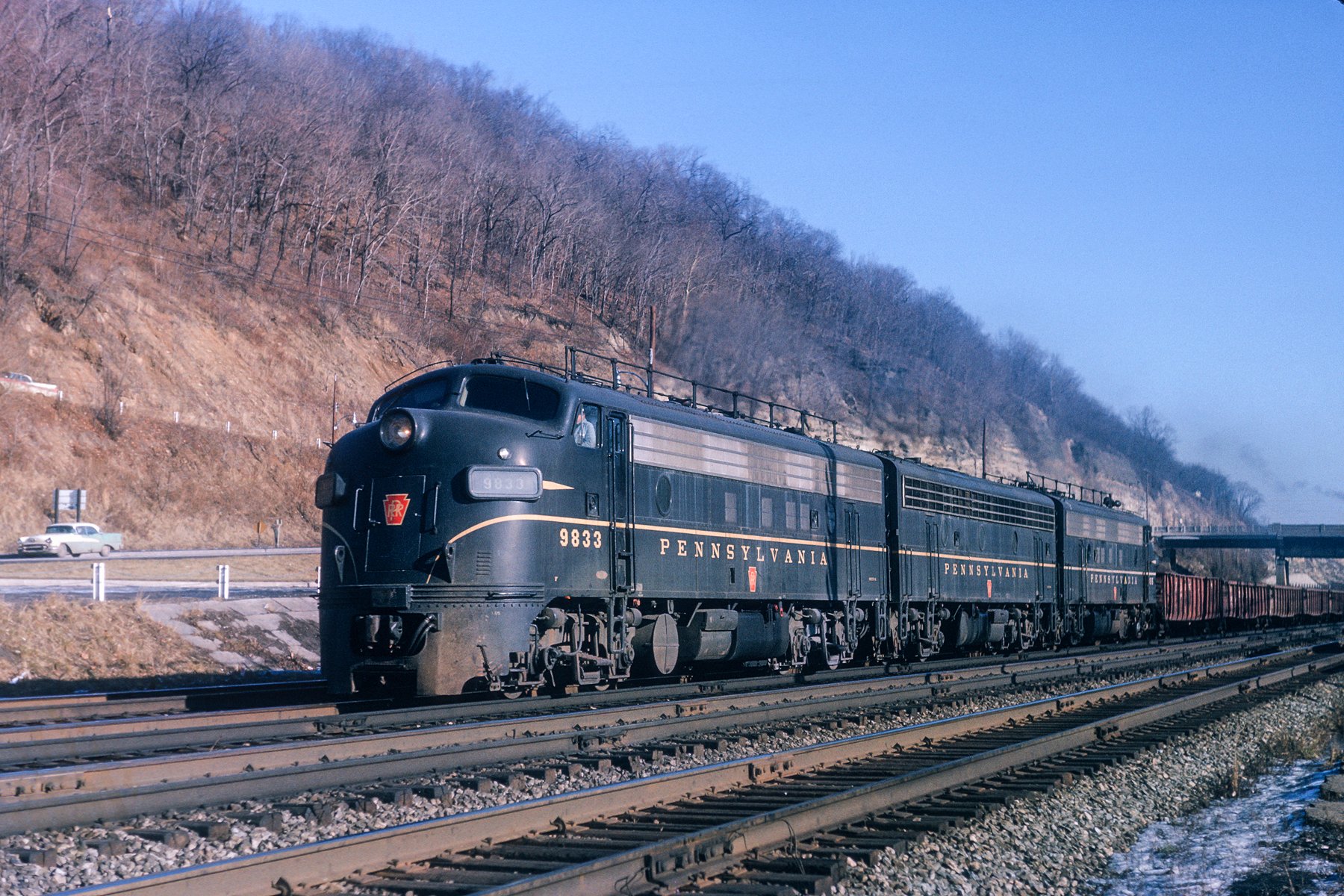 Pennsylvania Railroad FP7A9833 is leading a freight in Glenfield, PA