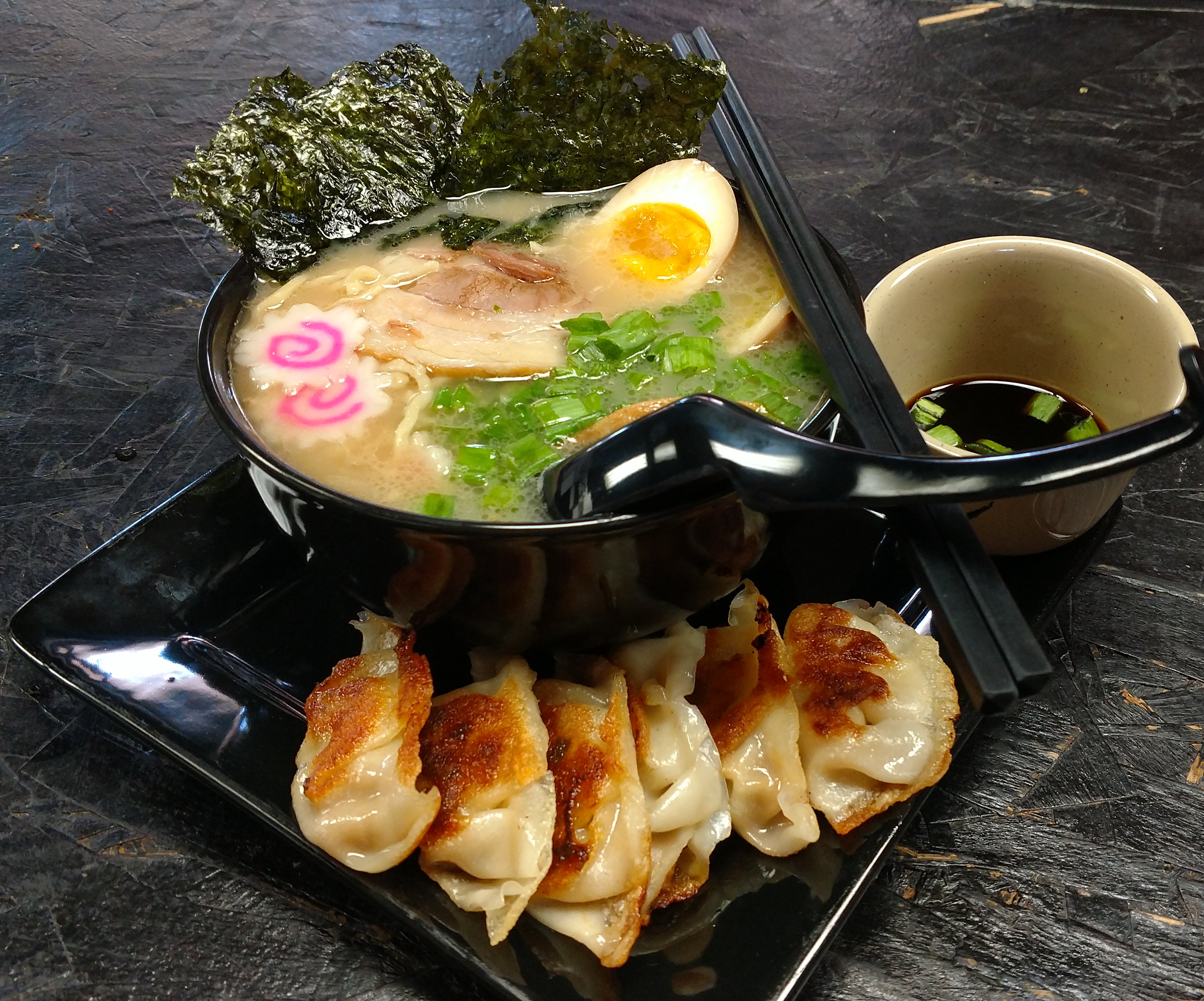 [Homemade] Japanese Tonkotsu Ramen and pork Gyoza. r/food