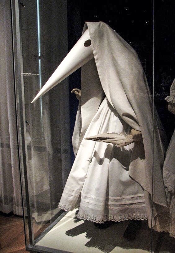 I want to be a "Plague Nurse" for Halloween and this dress is
