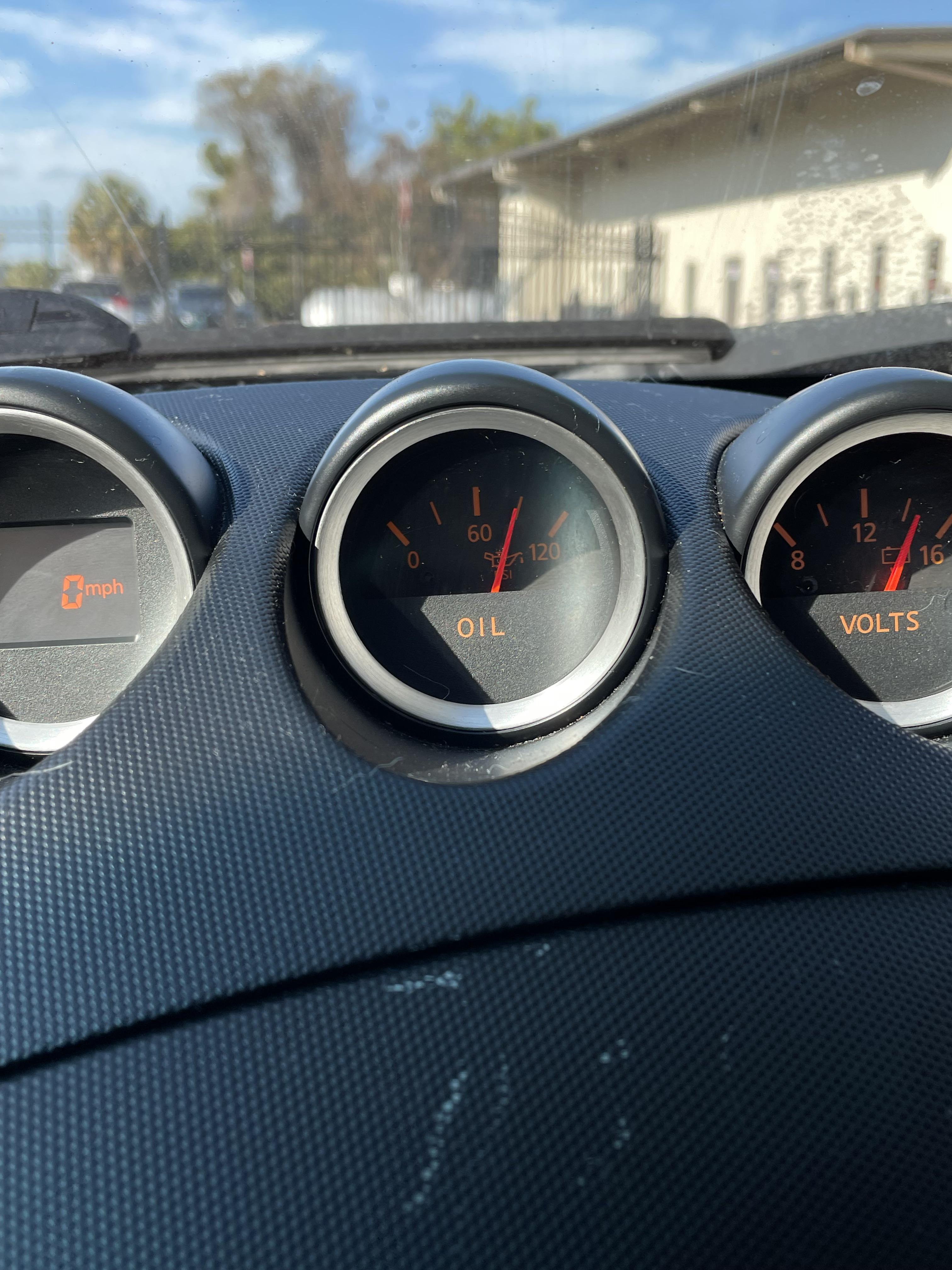 My Oil psi at idle, 🤌🏽🥴 r/350z