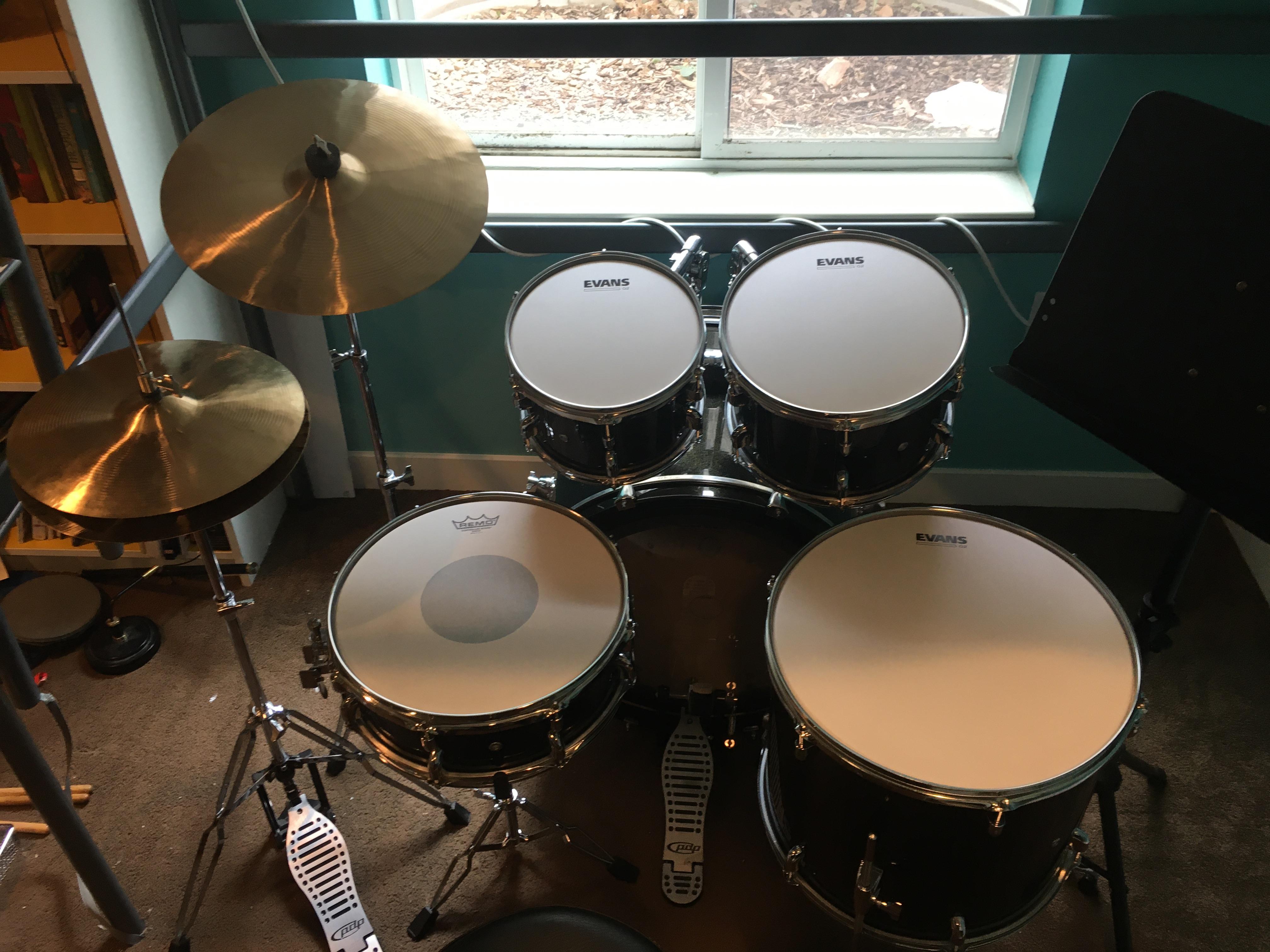 Finally I have upgraded all my heads! Evans g2 coated on the Toms, and