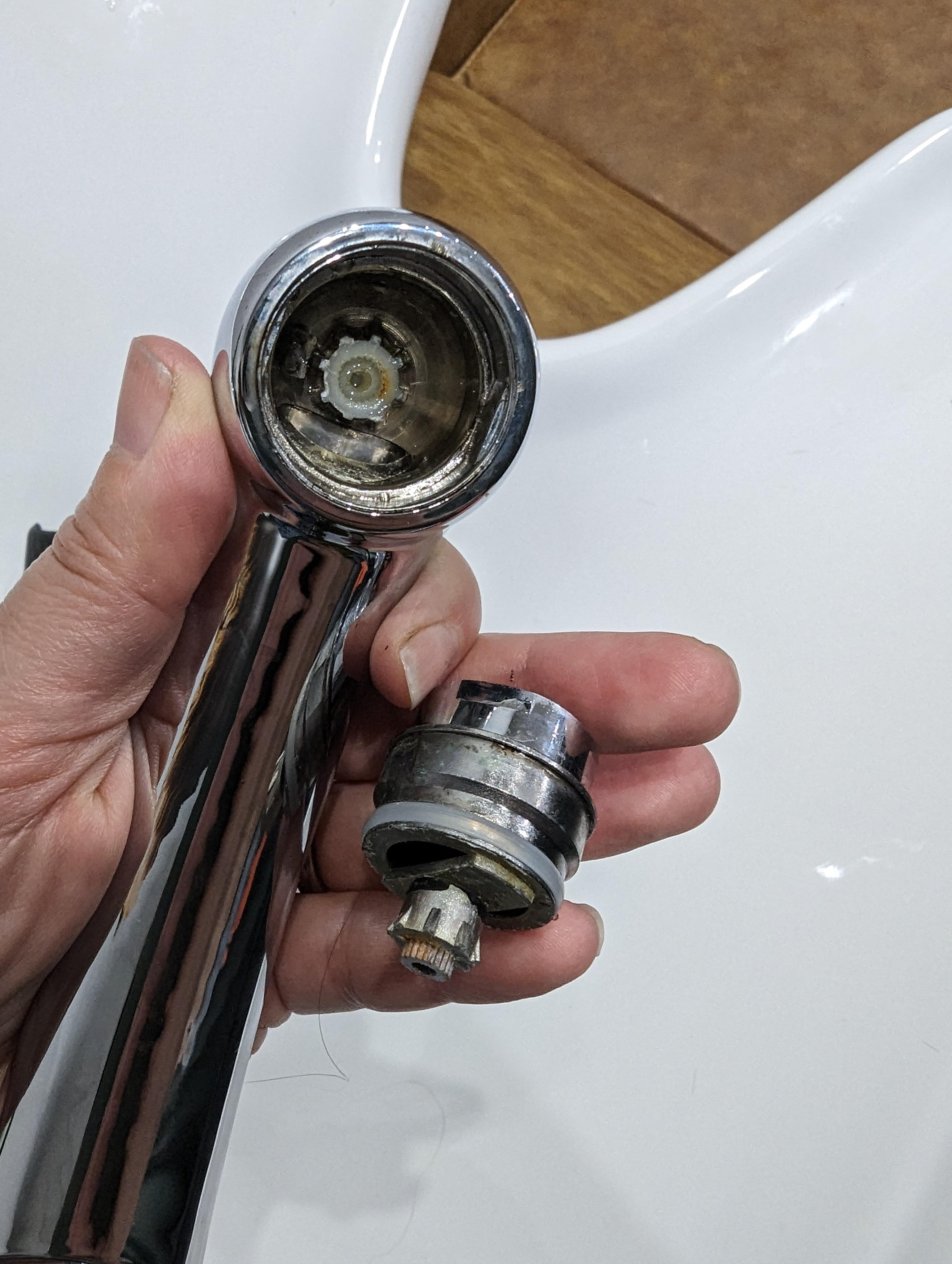Tip of handheld shower head fell off (hair salon basin) r/Plumbing