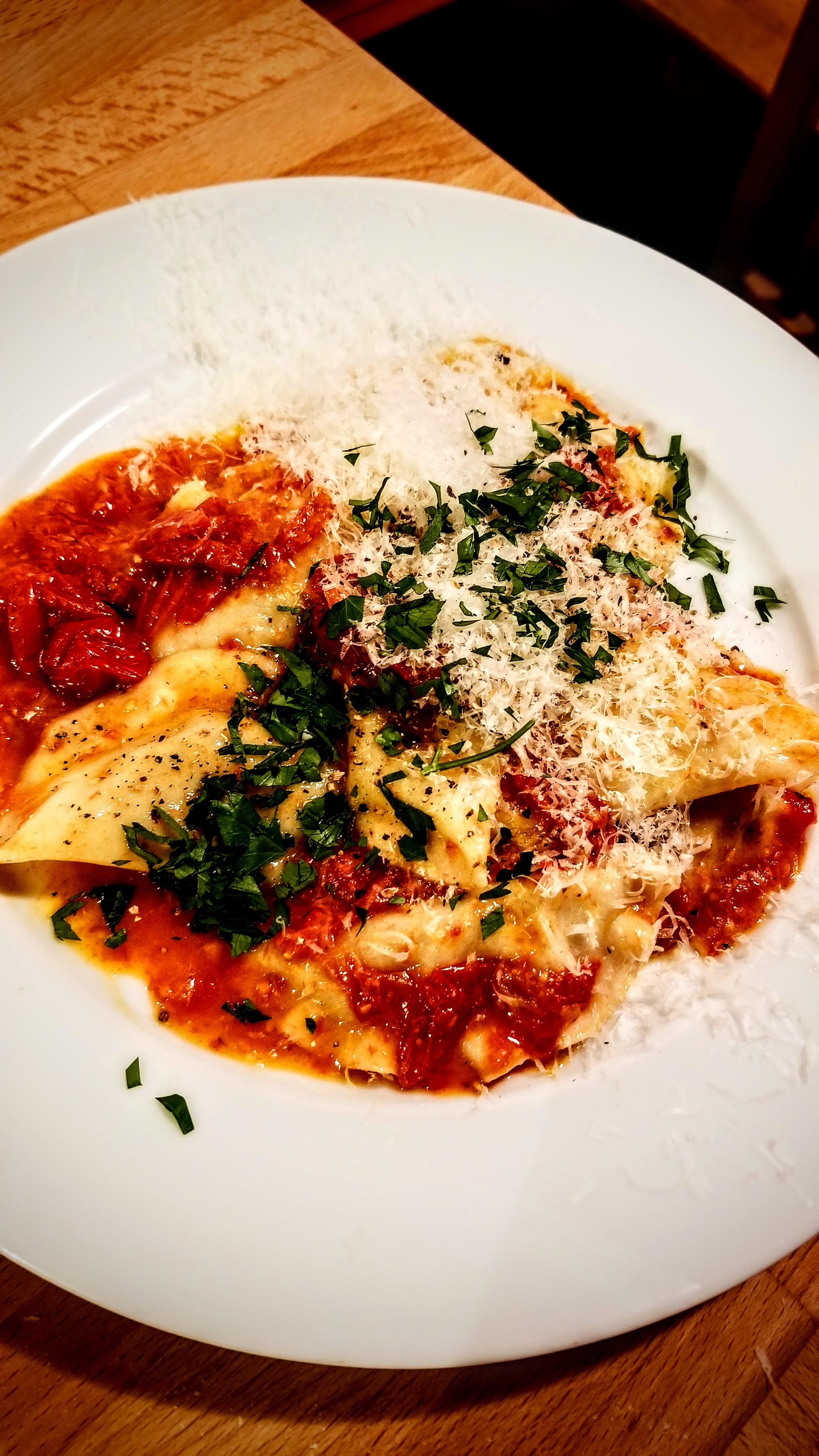 [Homemade] goat cheese ravioli with roasted tomatoes sauce [OC] r
