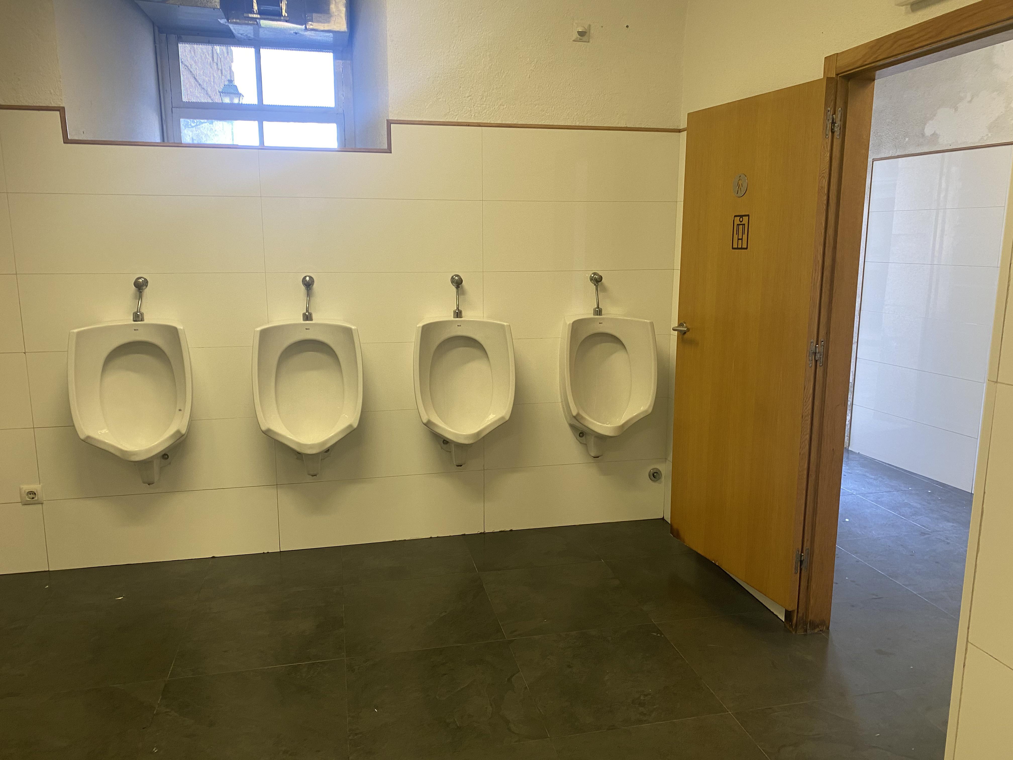 Public restroom in Spain... r/mildlyinfuriating