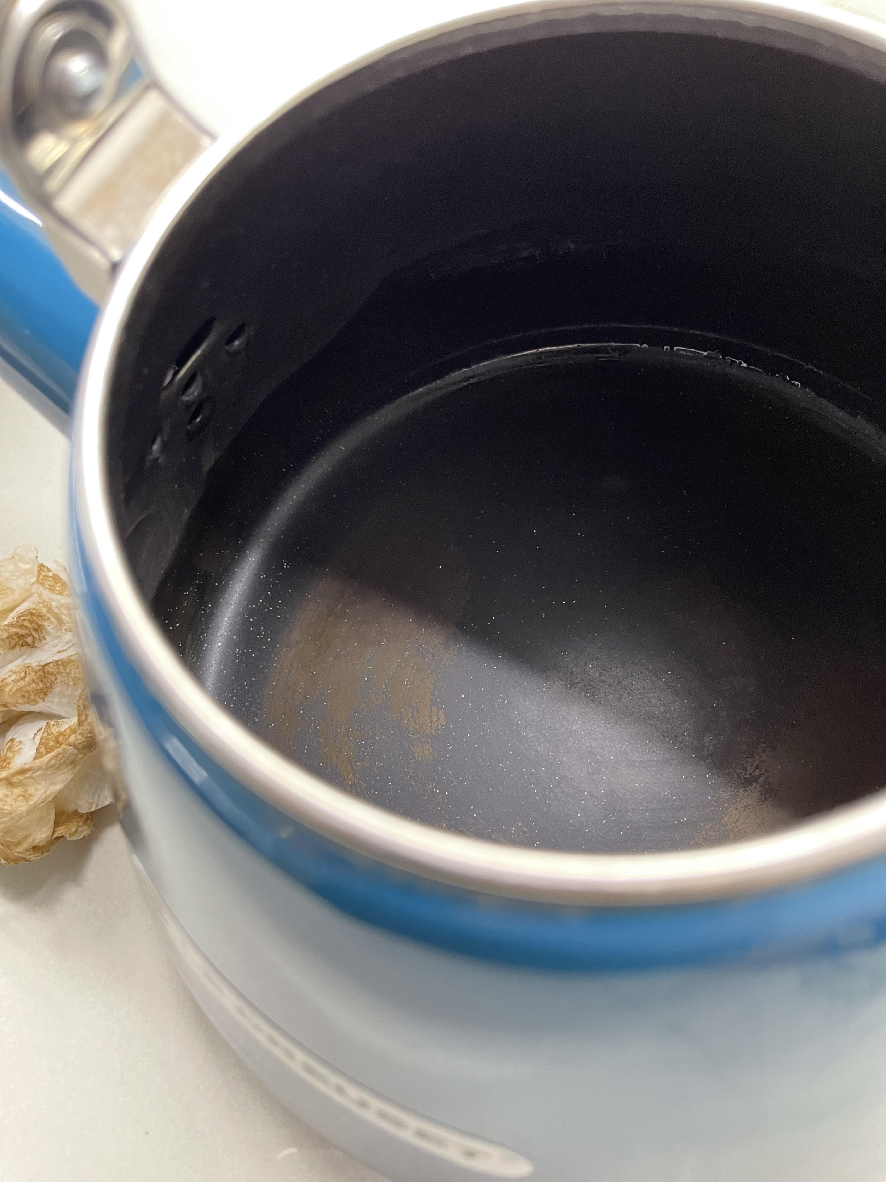 Left vinegar solution in my kettle. I keep wiping brown residue off as