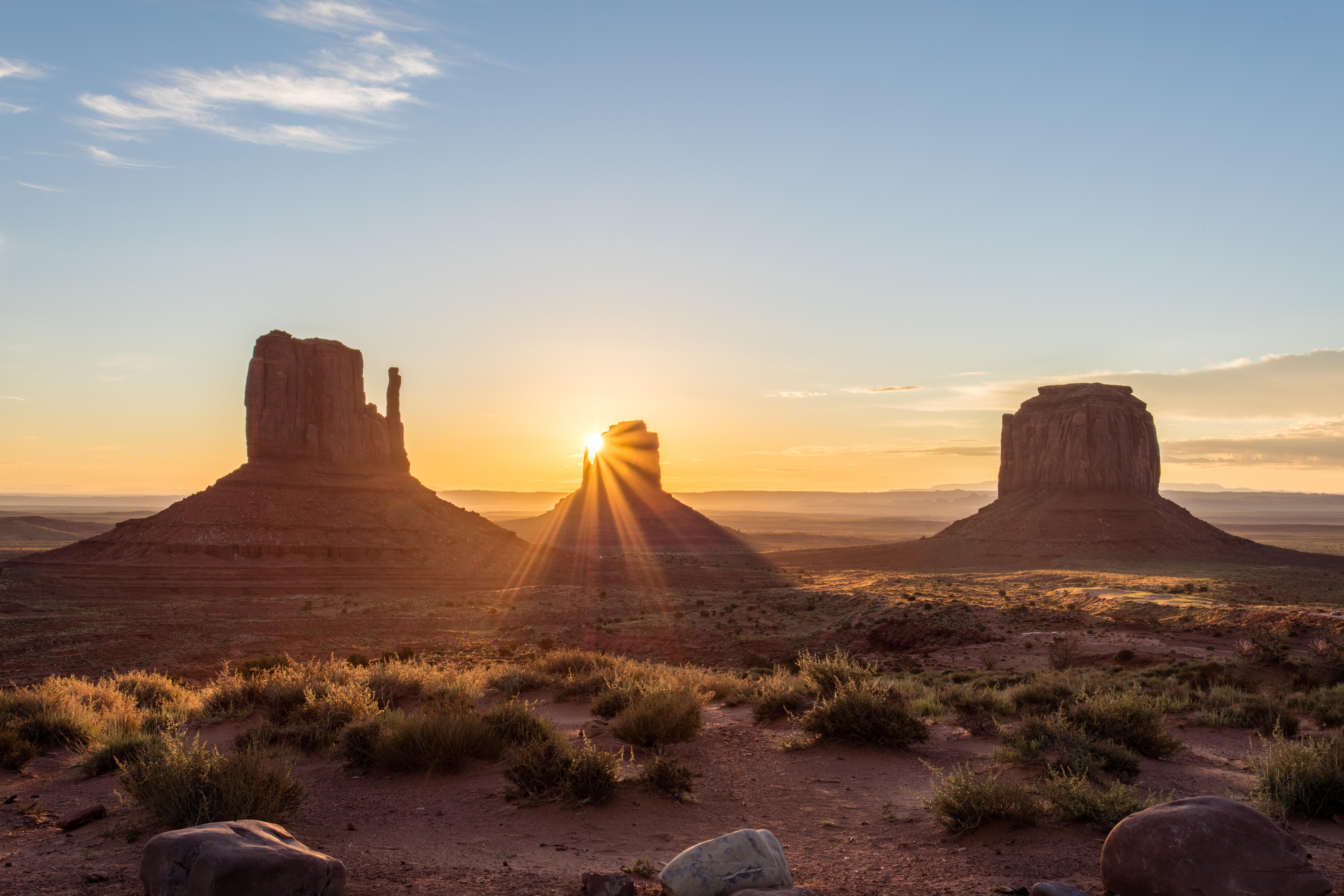 Expose Nature Sunrise over Monument Valley, Utah [OC] [8649 × 5766]