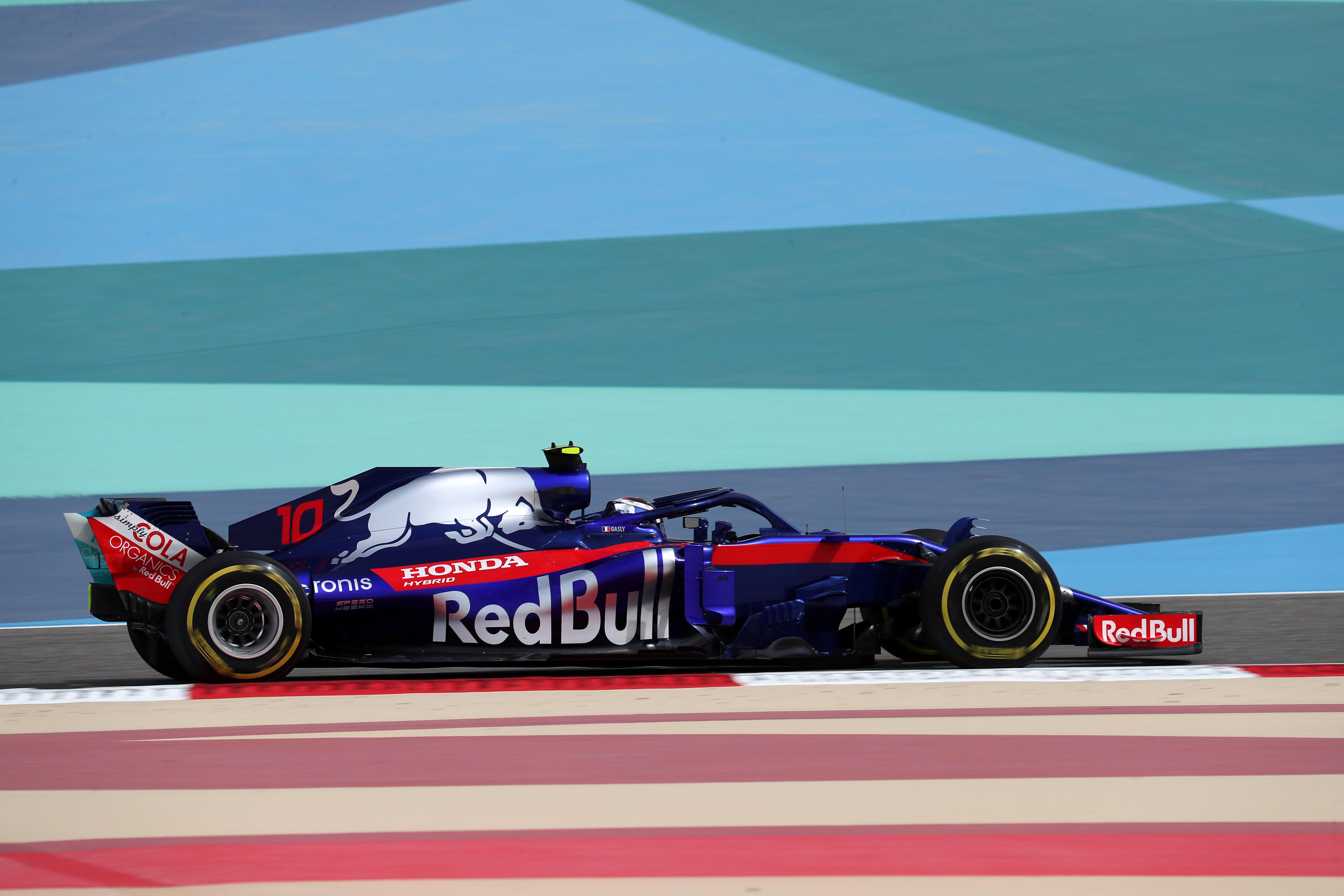 2018 Bahrain GP Pierre Gasly (Ferrari) [5472x3648] r/F1Porn