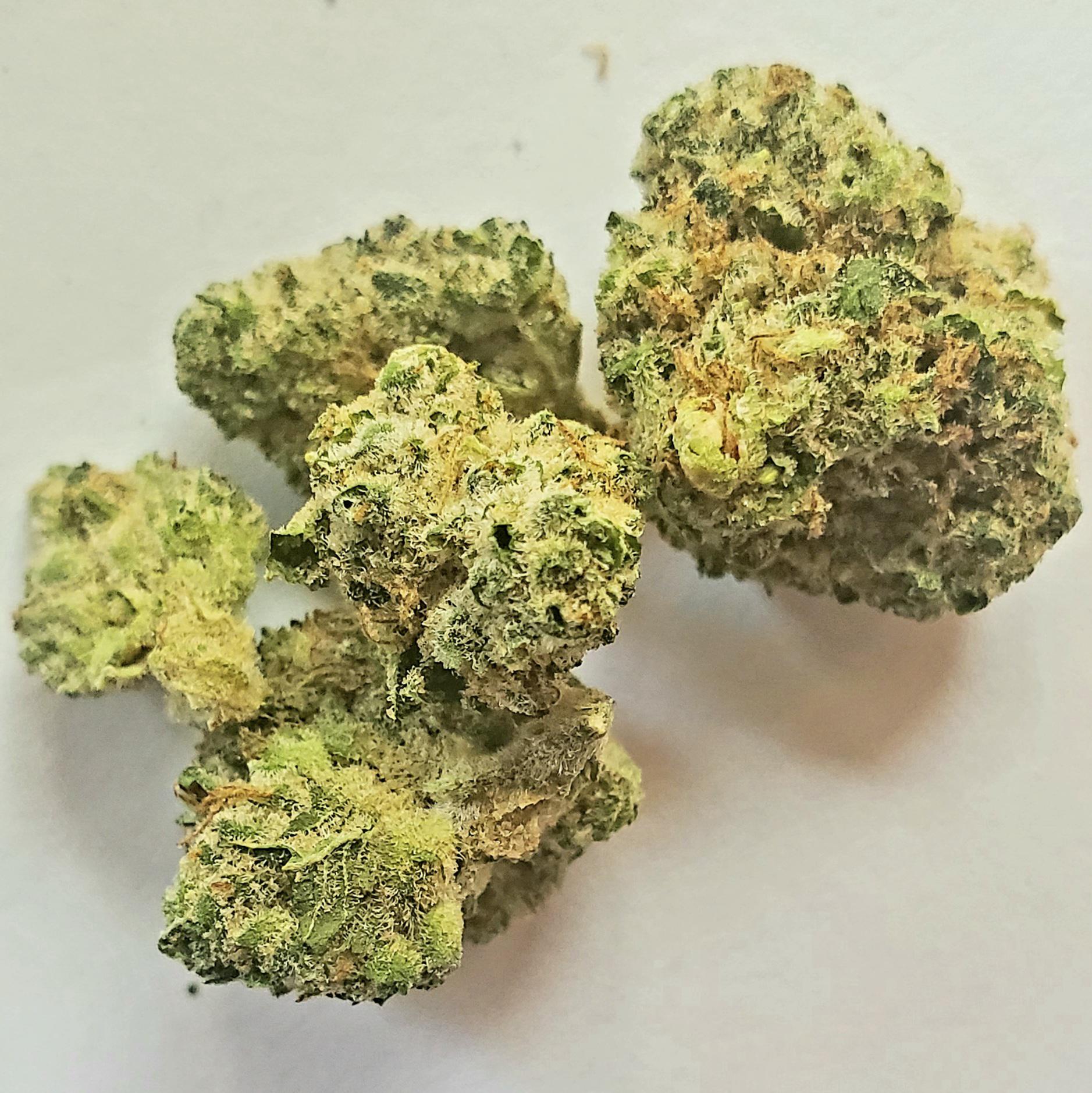 De Citron. Bedford Grow. Just over 25. Topshelf strain! r/ILTrees