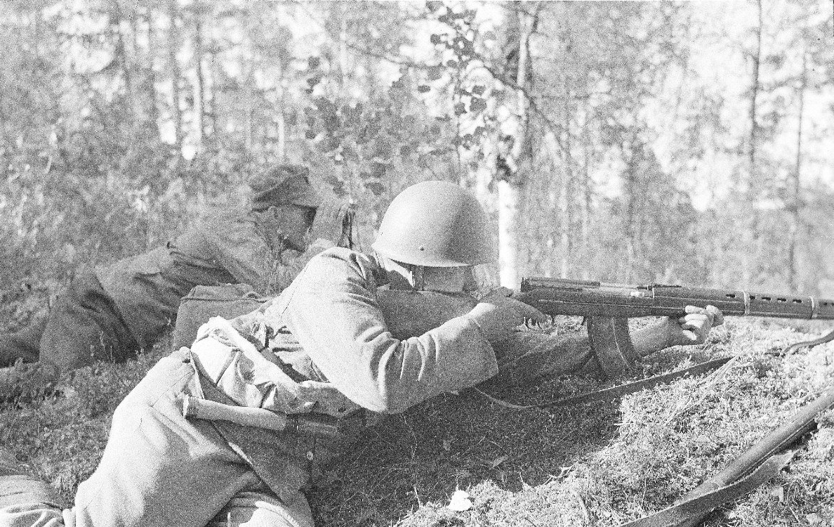 This Finnish soldier has SVT-38 extented mag? : r/ww2