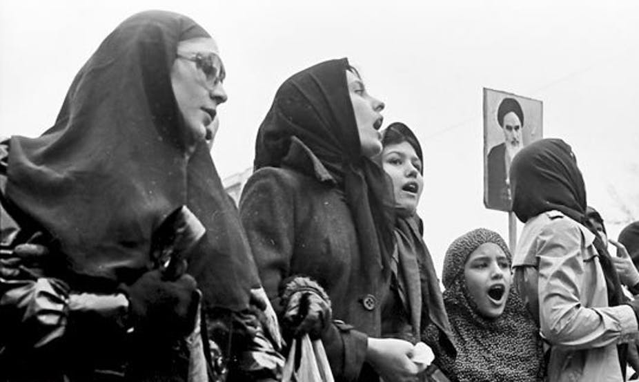 Women after the Iranian 1979 revolution. [926 × 553] r/HistoryPorn